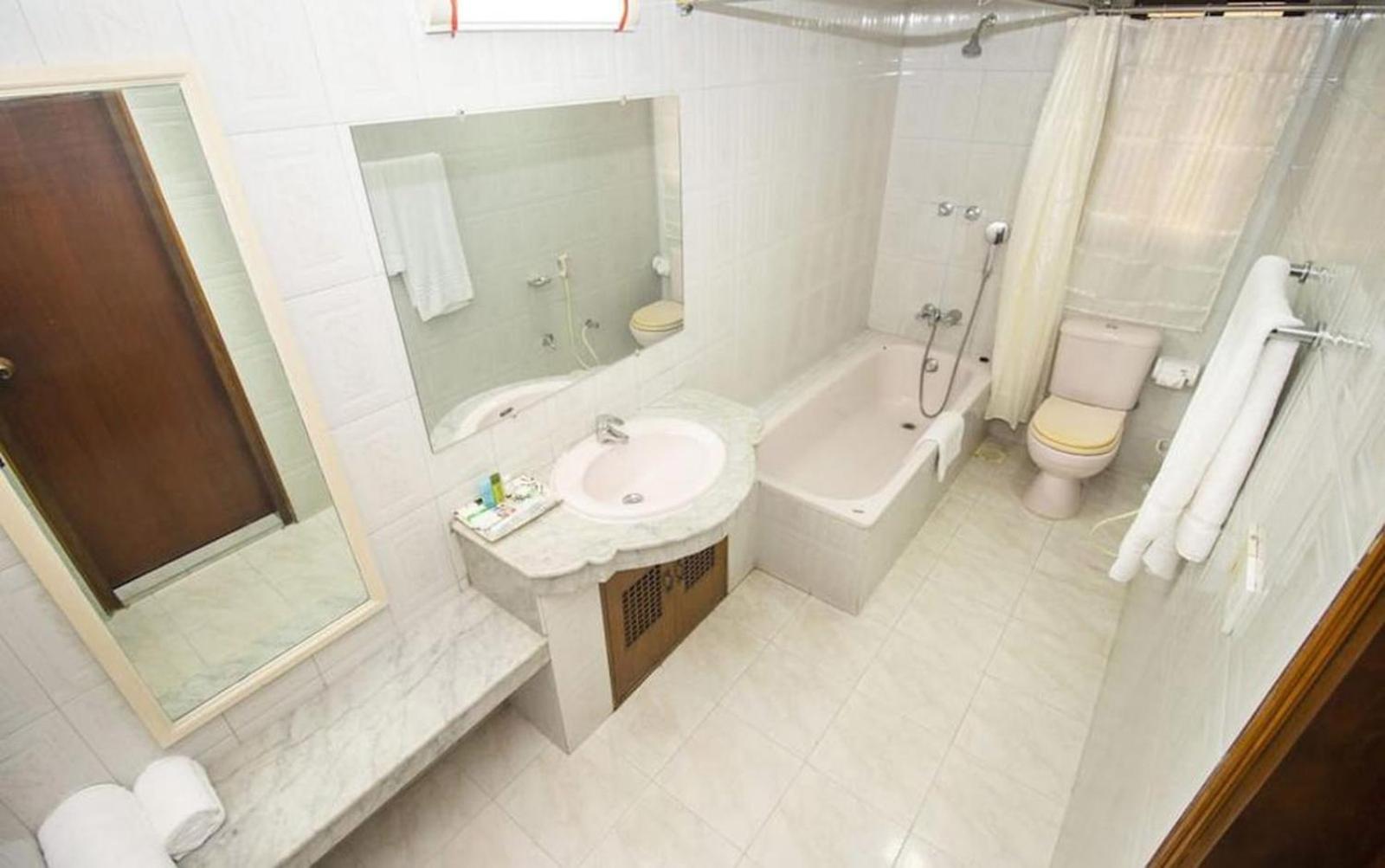 Deluxe King Room photo 1