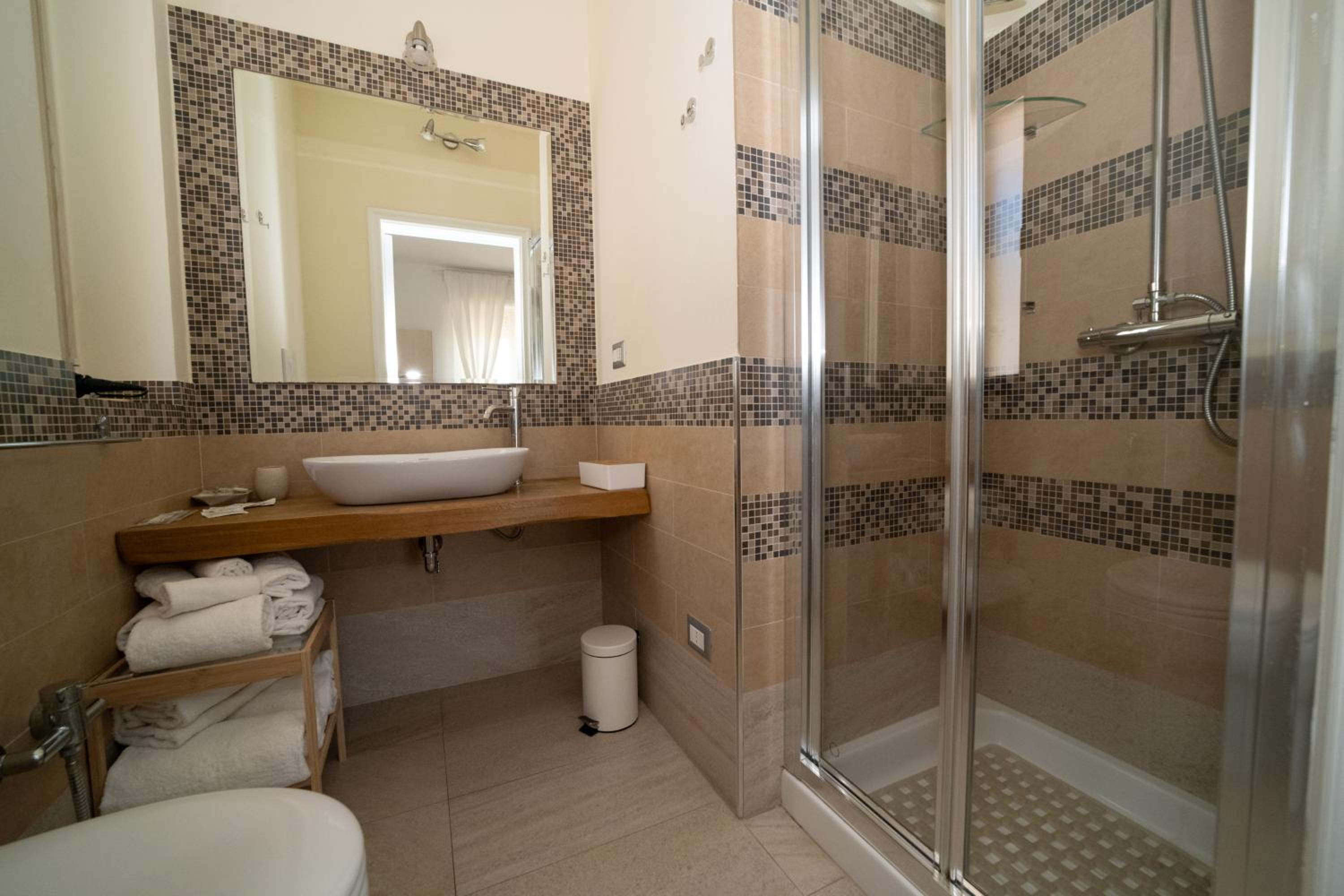 Quadruple Room with Private Bathroom photo 2