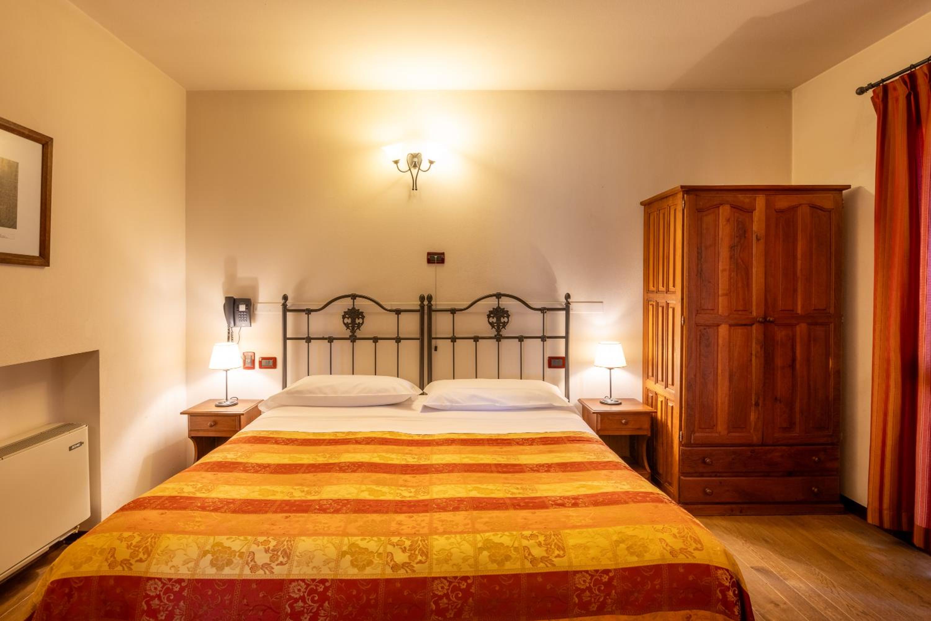 Standard Double or Twin Room - Photo 3