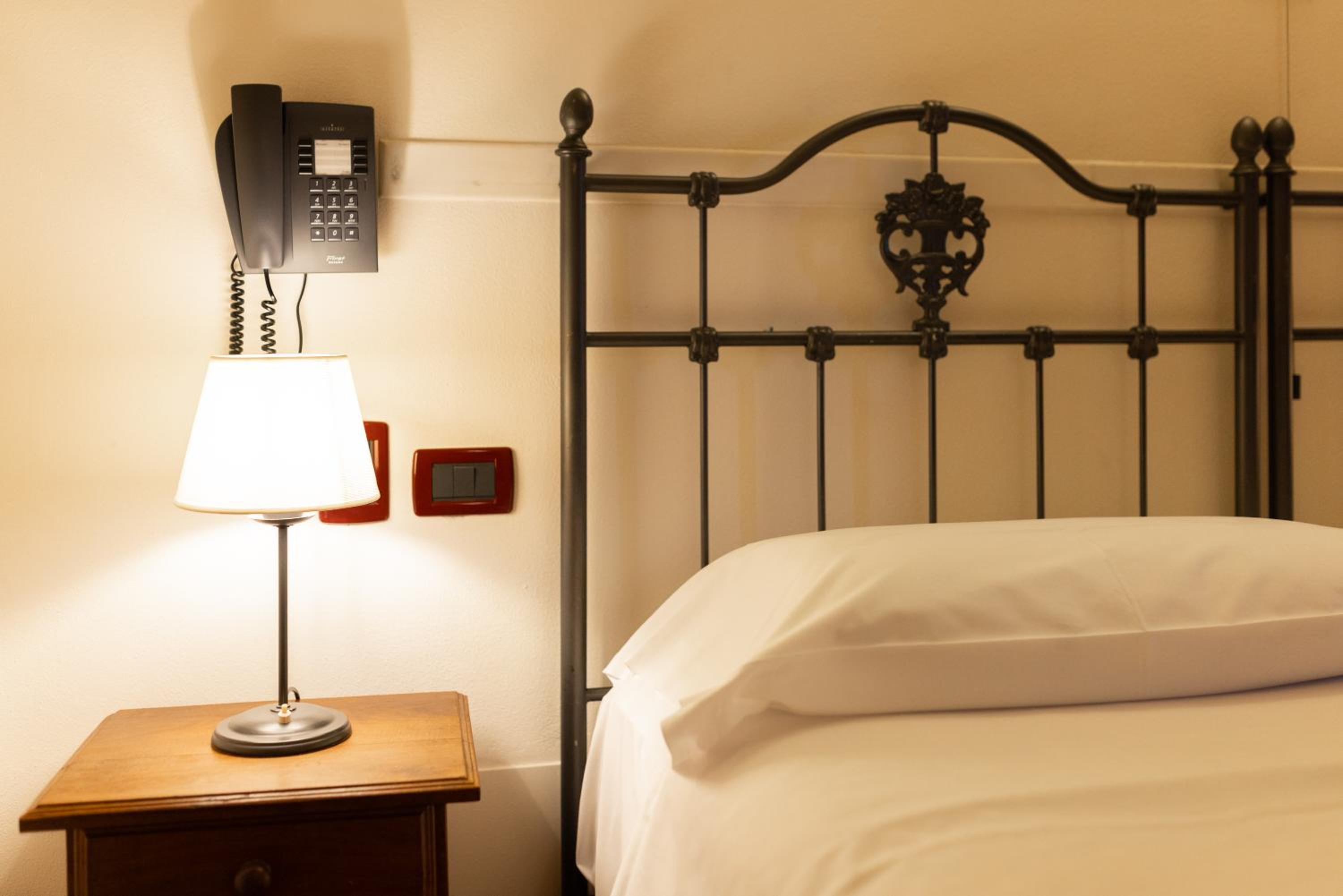 Standard Double or Twin Room - Photo 2