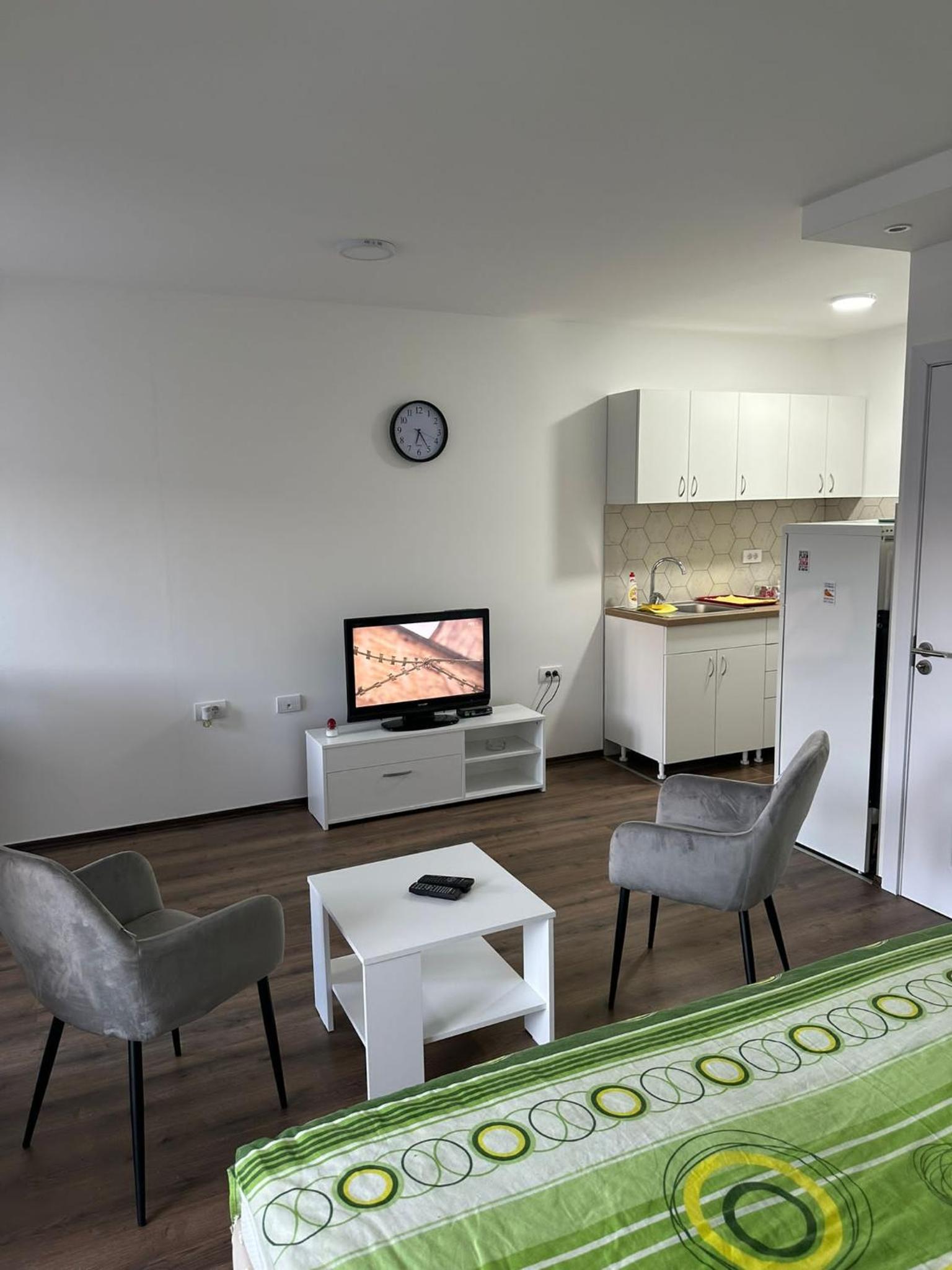 One-Bedroom Apartment photo 1