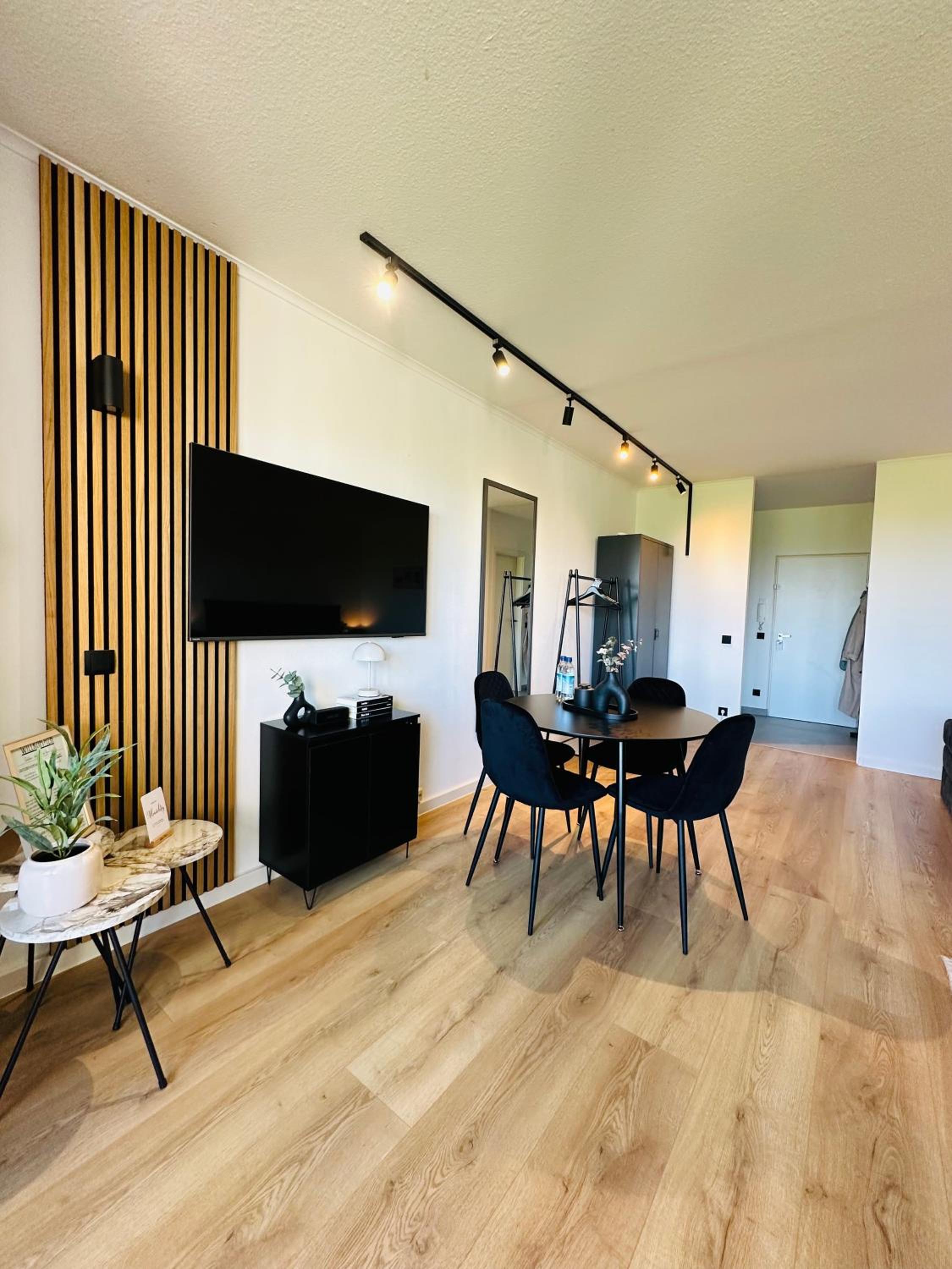 One-Bedroom Apartment photo 1