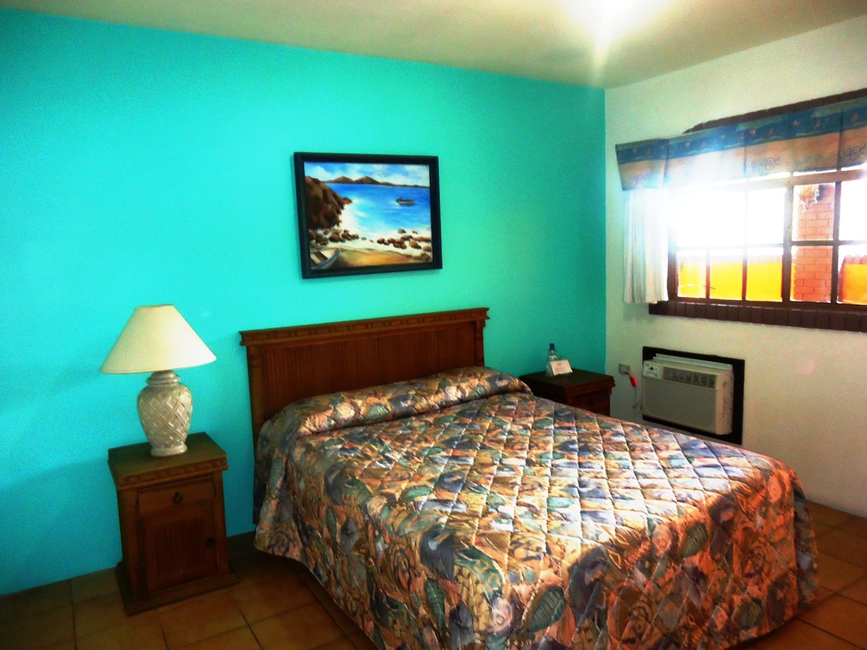 Queen Room - Photo 11