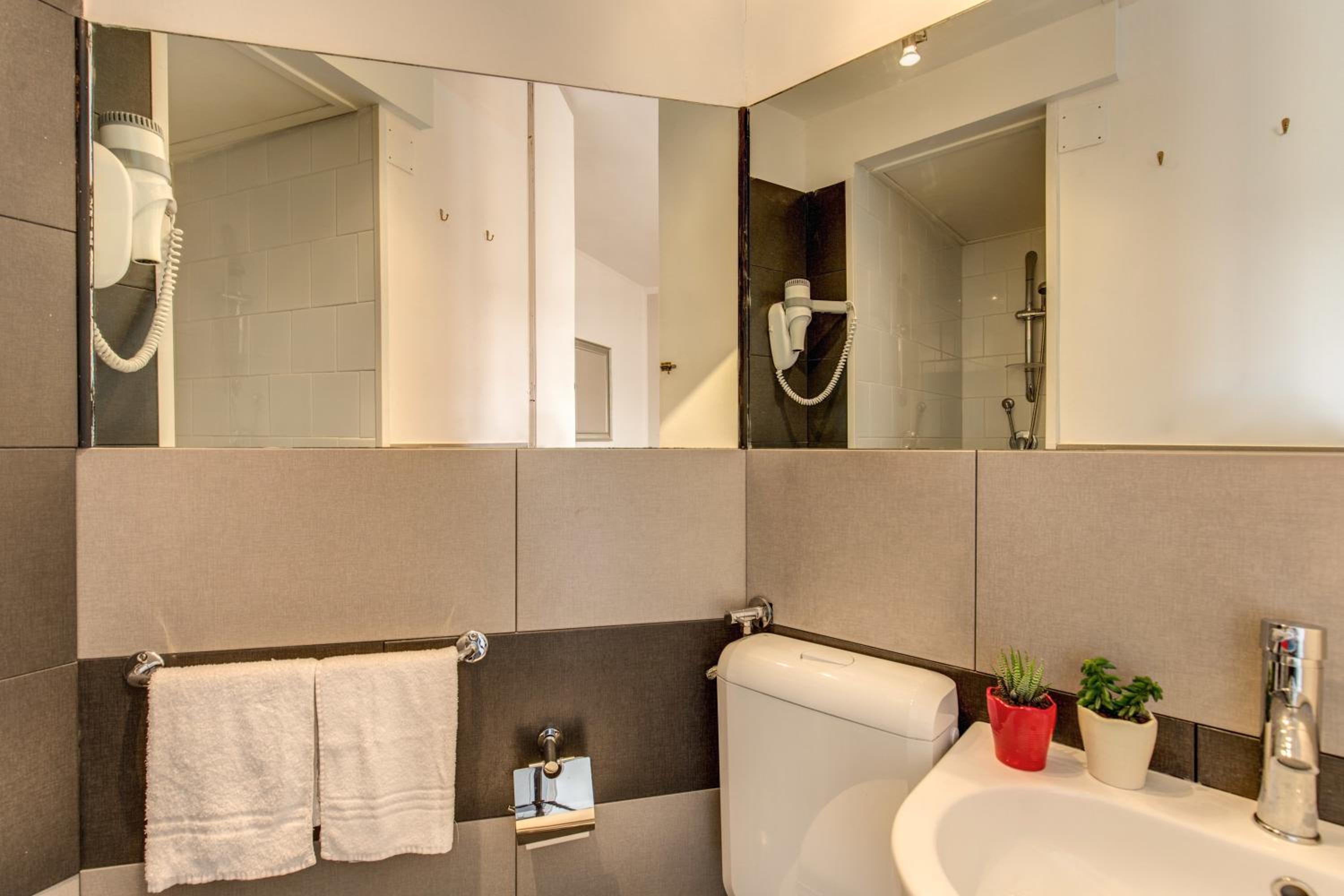 Deluxe Two-Bedroom Penthouse Apartment with Terrace photo 2