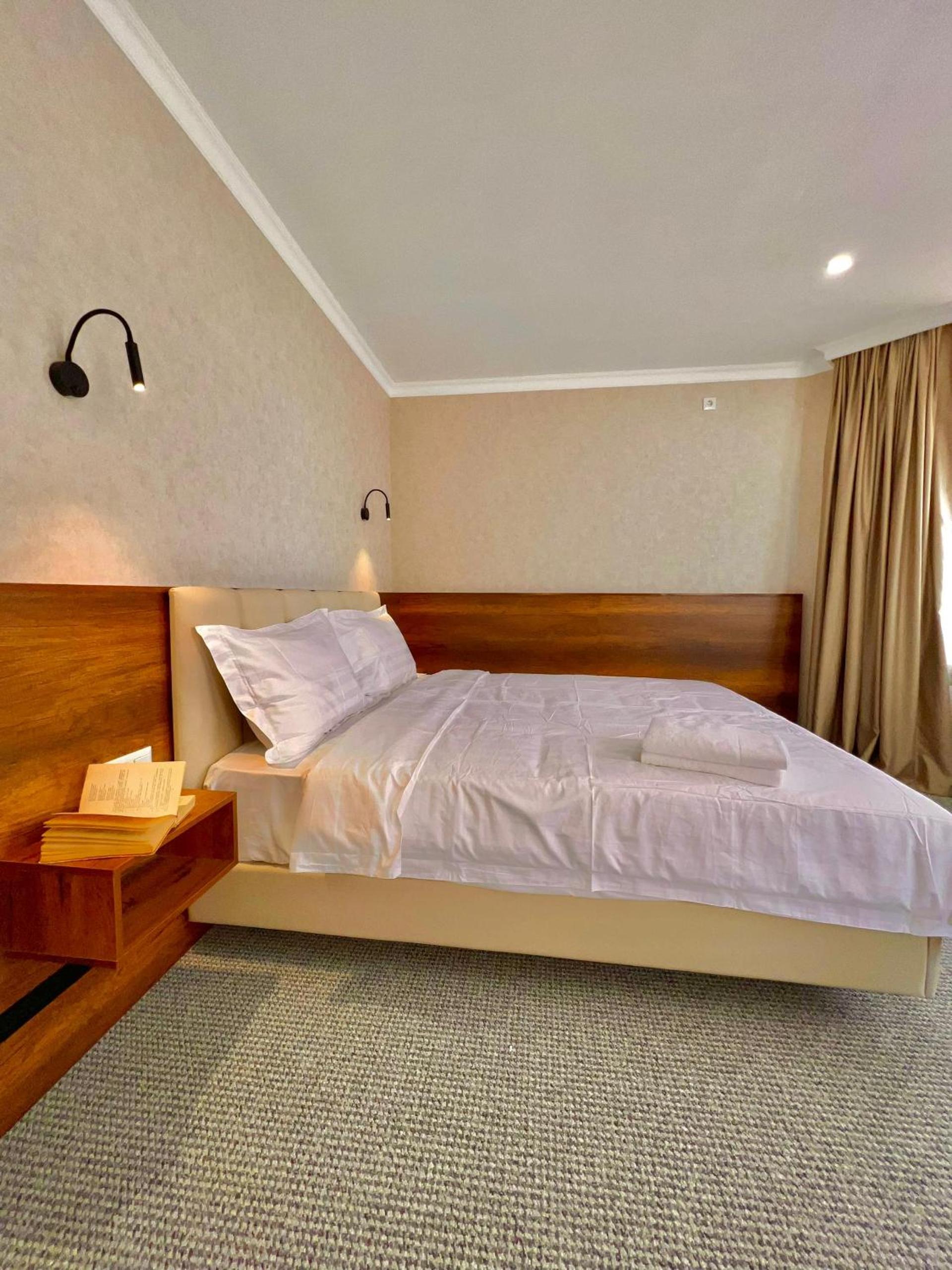 Large Double Room photo 1
