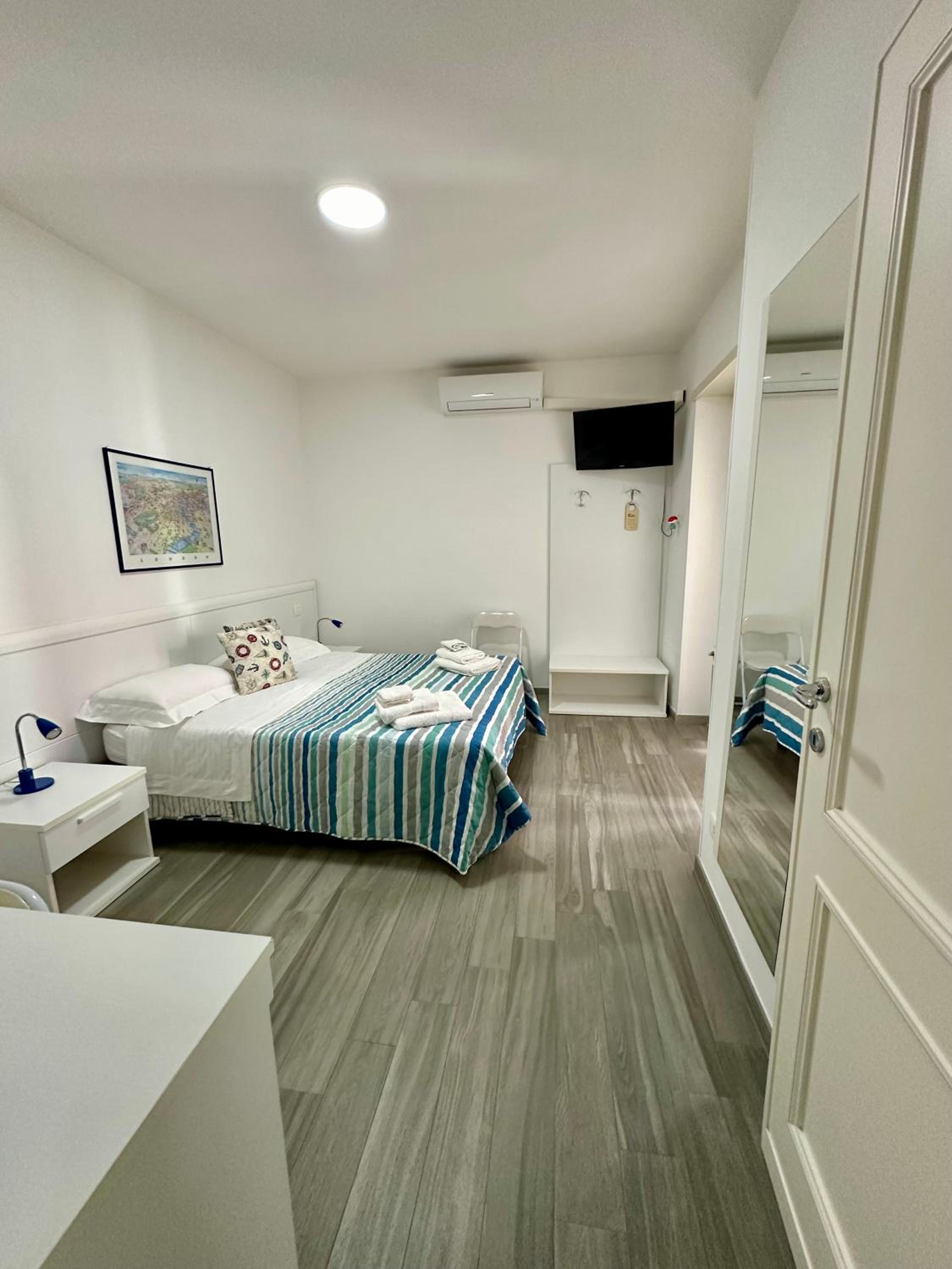 Double or Twin Room - Photo 1