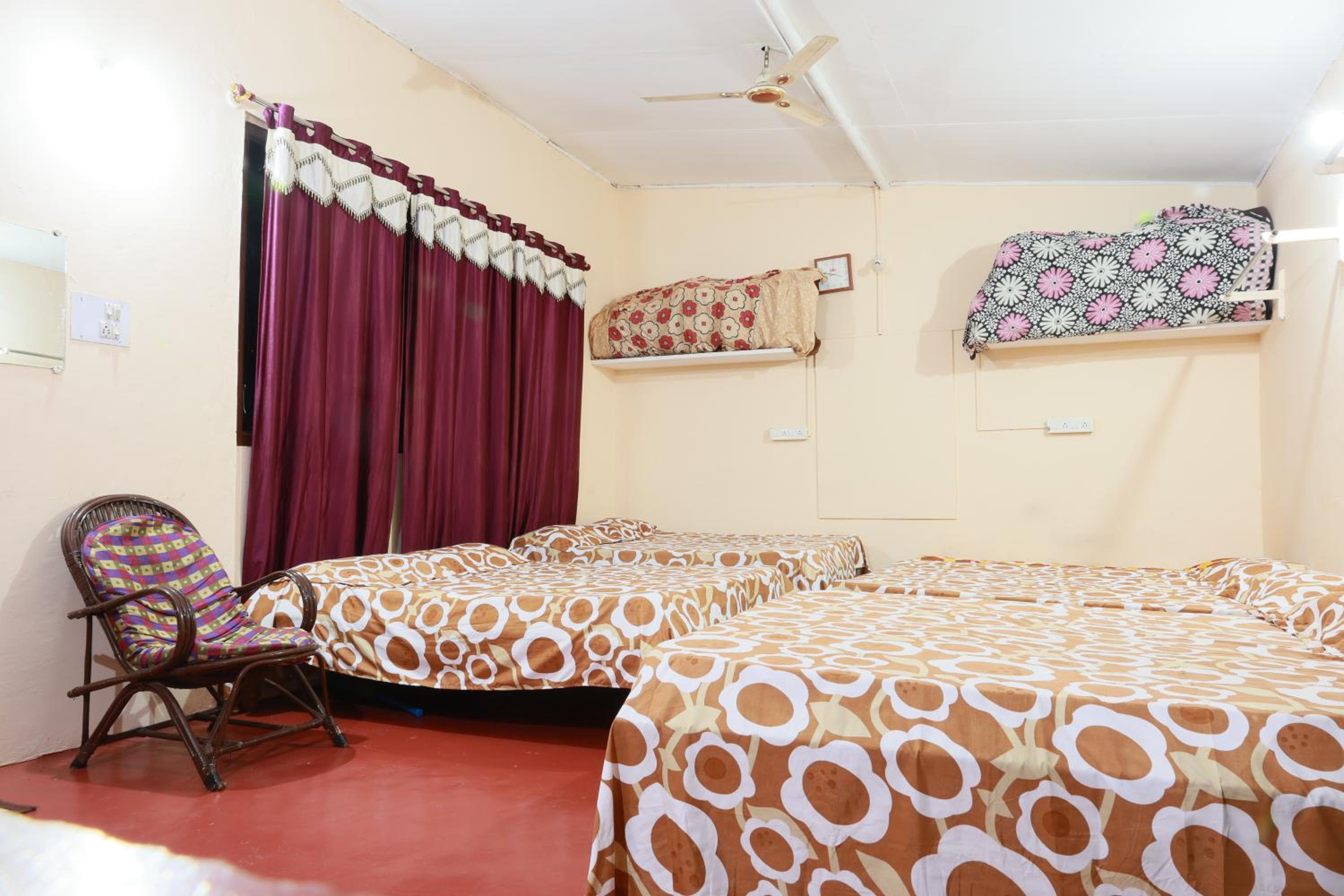 4-Bed Mixed Dormitory Room photo 1