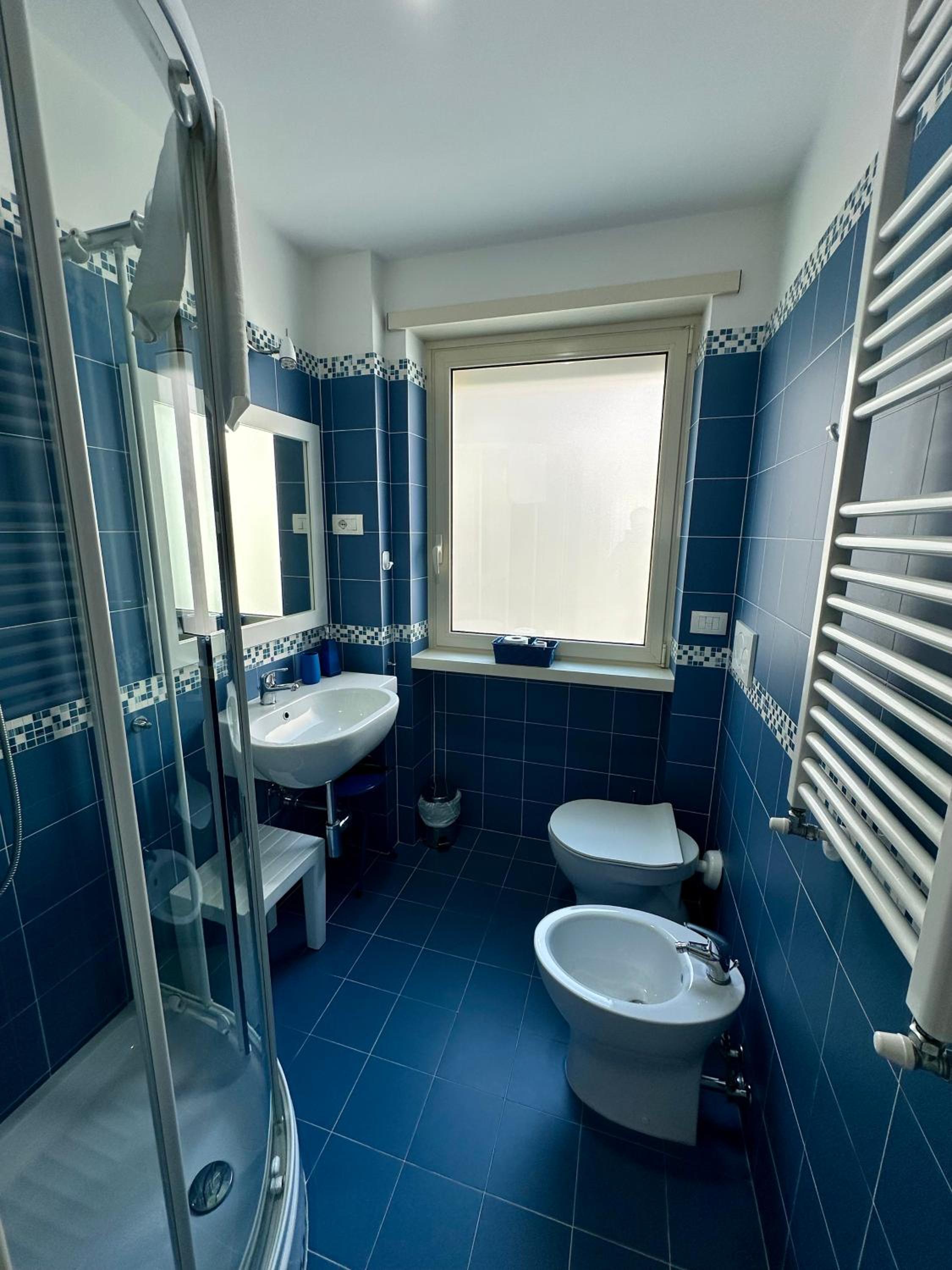 Deluxe Triple Room with Sea View - Photo 8
