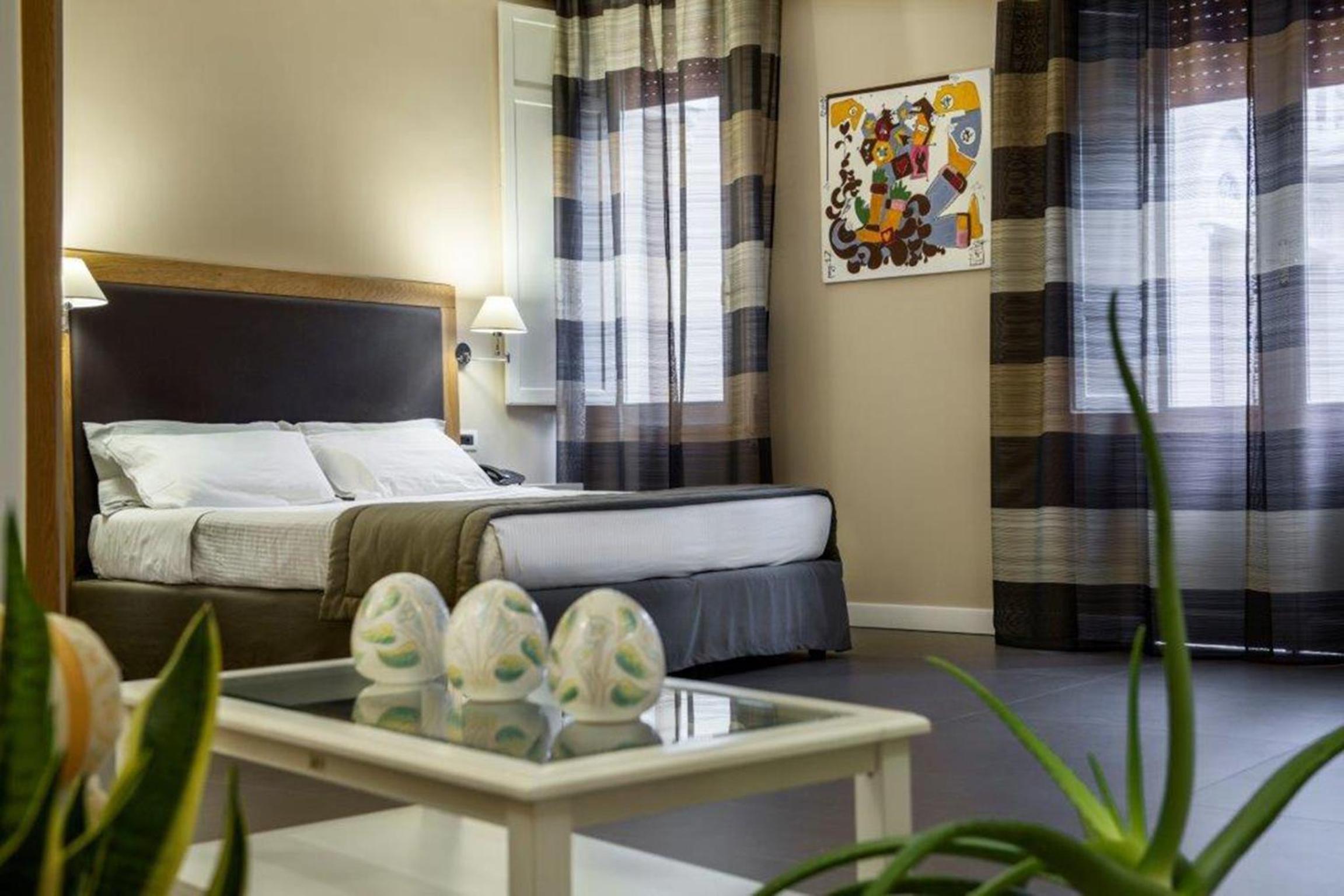 Suite with Spa Bath - Photo 3