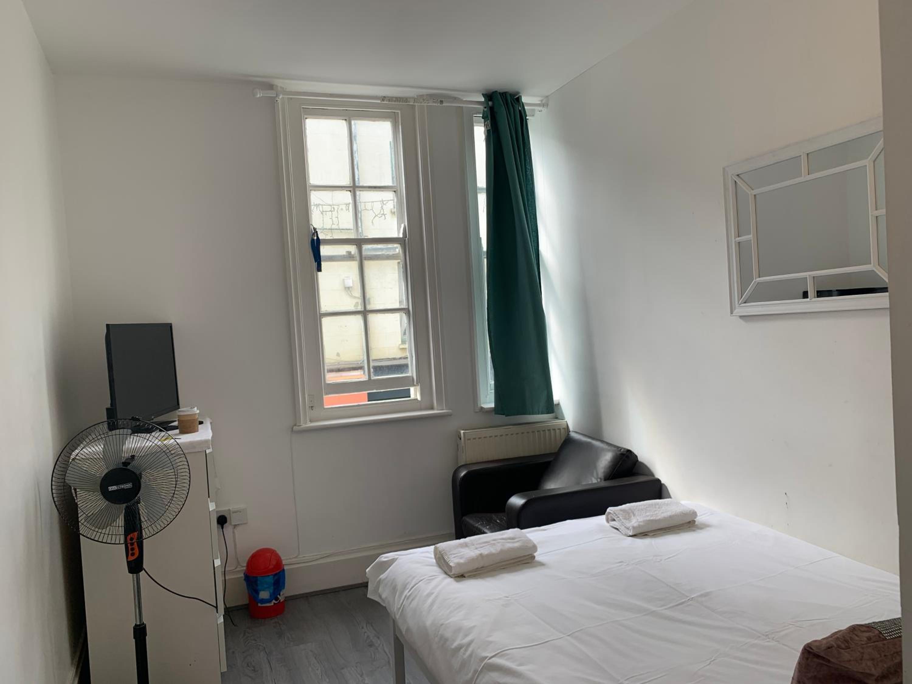 Budget Double Room photo 3