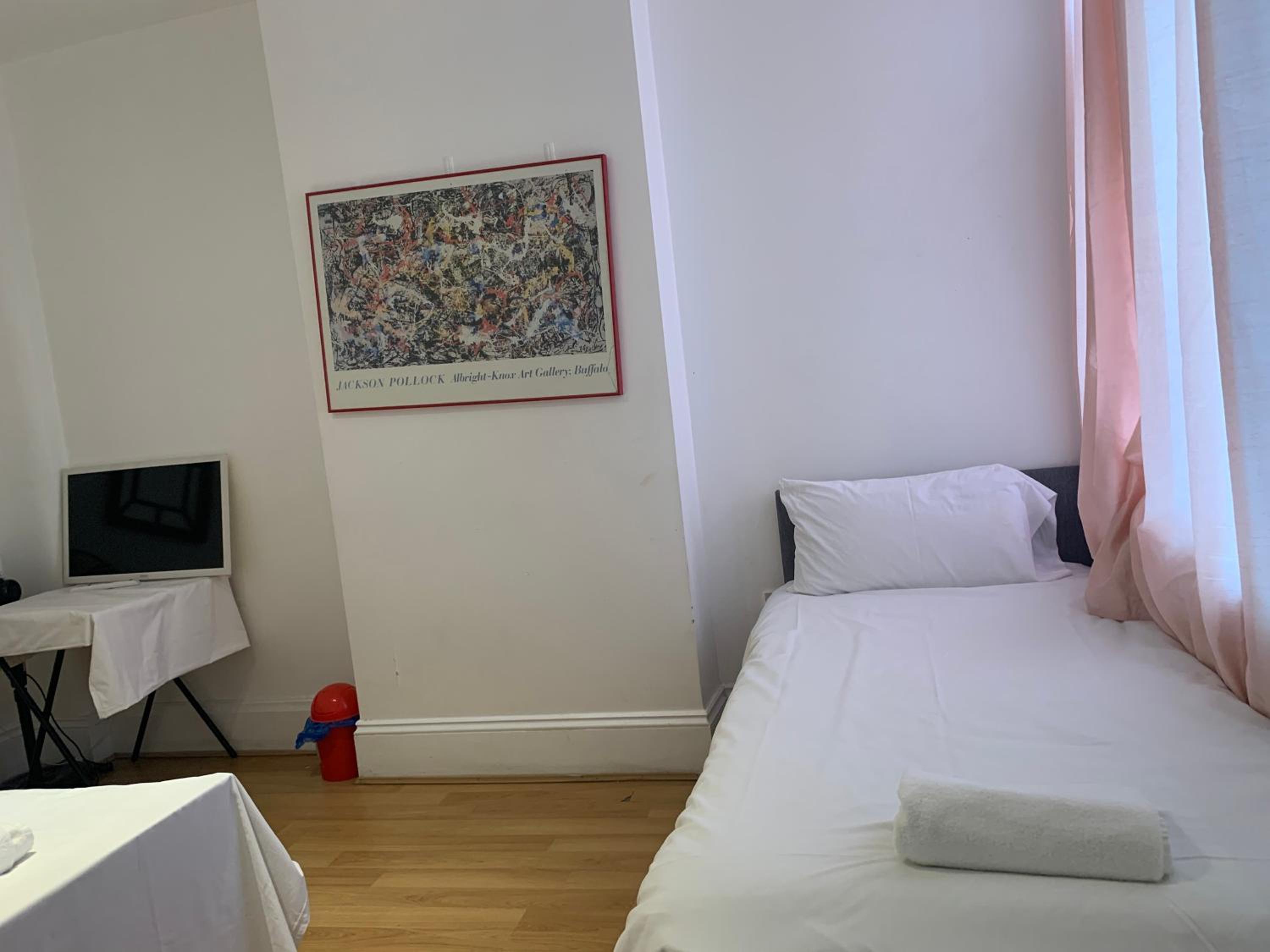 Basic Triple Room with Shared Bathroom photo 1