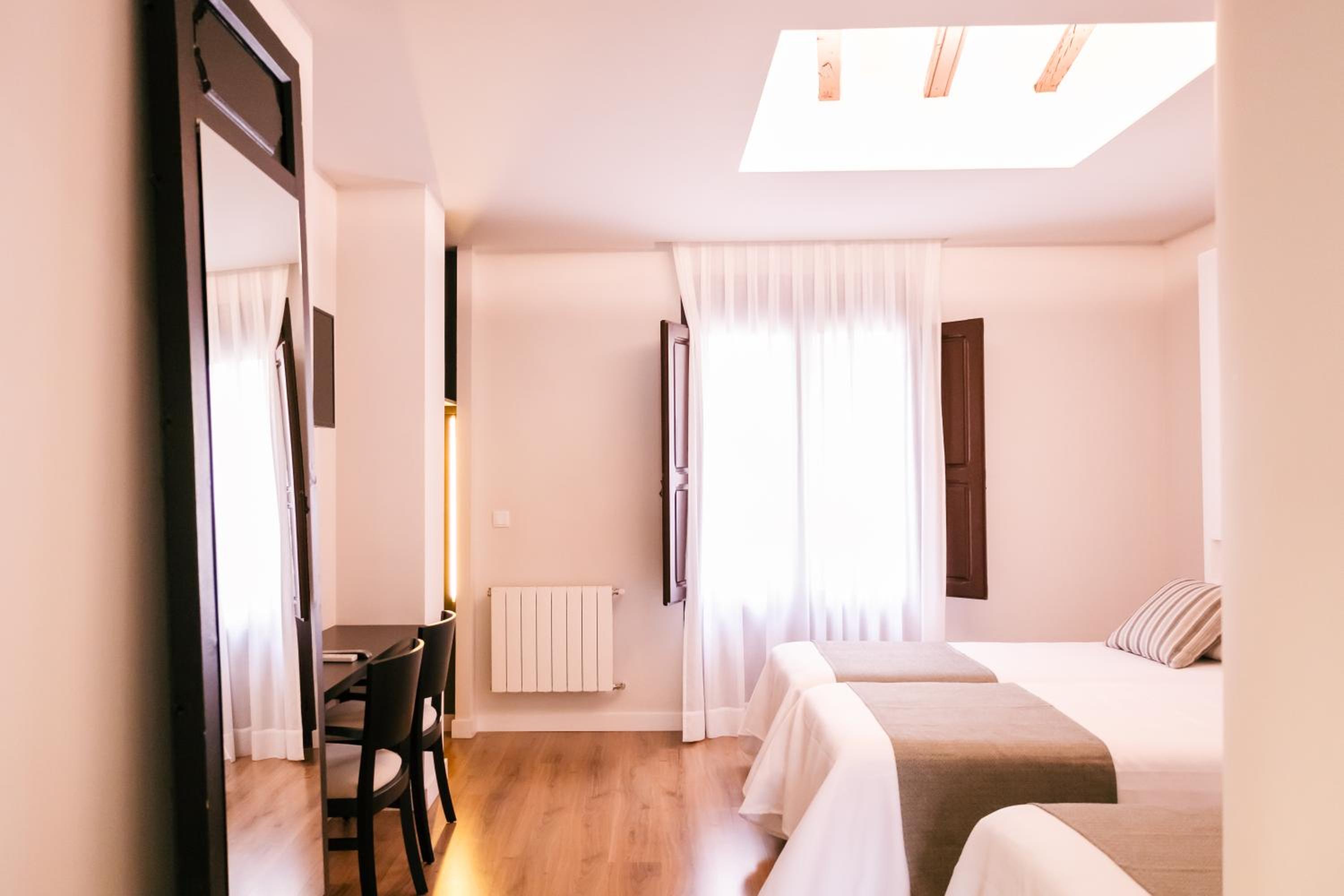 Standard Double or Twin Room - Photo 1