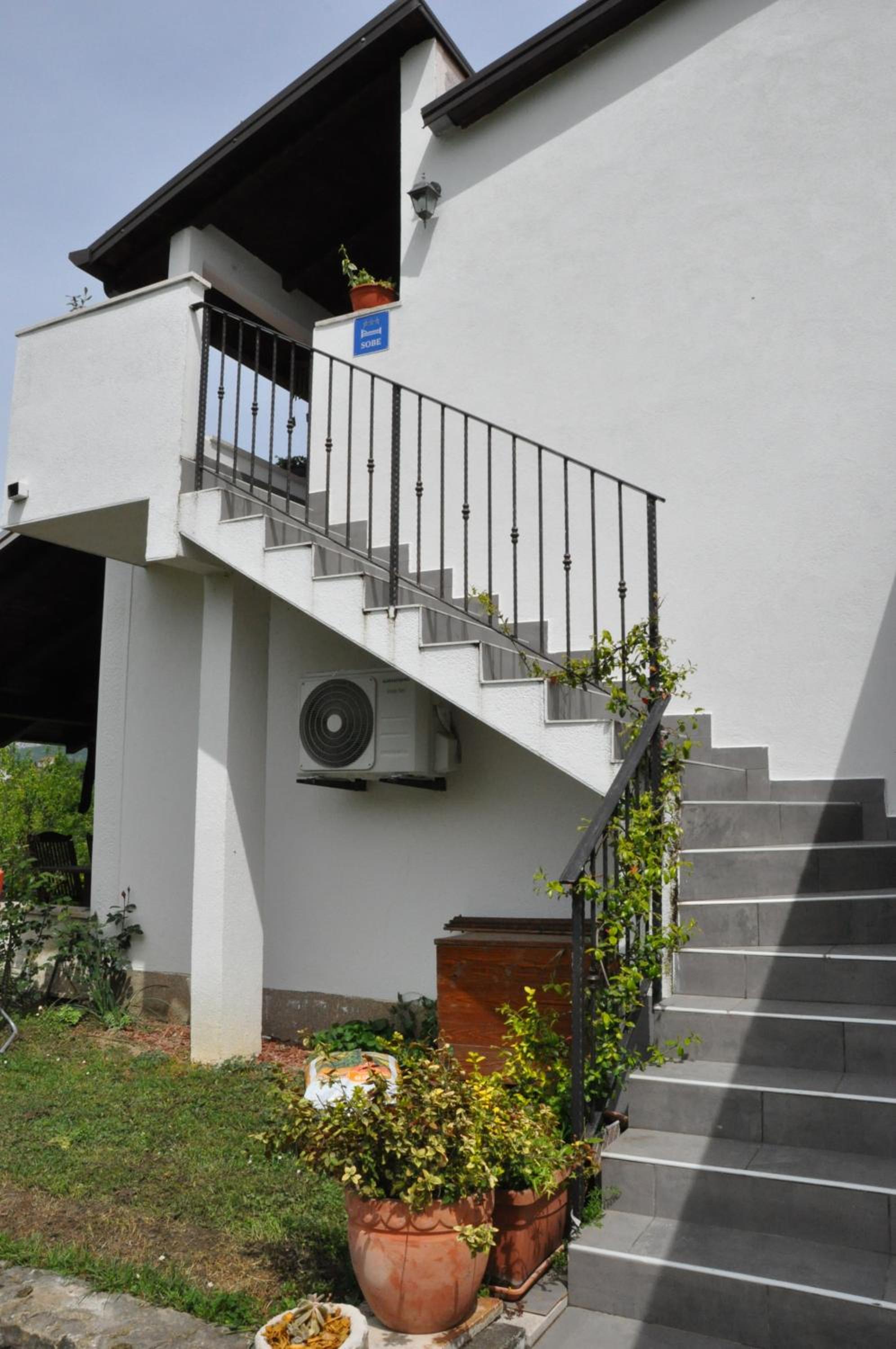 Triple Room with Private Bathroom - Photo 8
