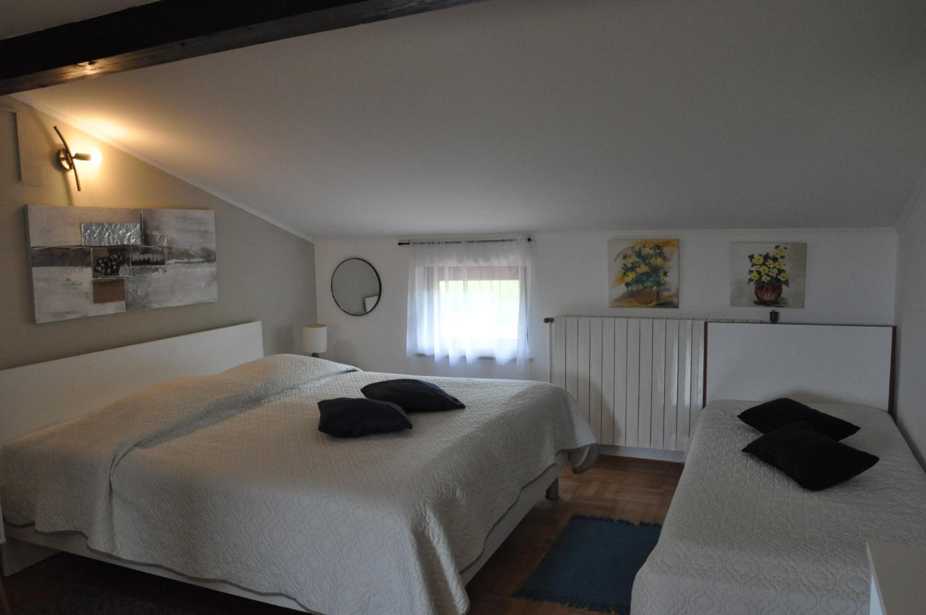 Triple Room with Private Bathroom - Photo 10