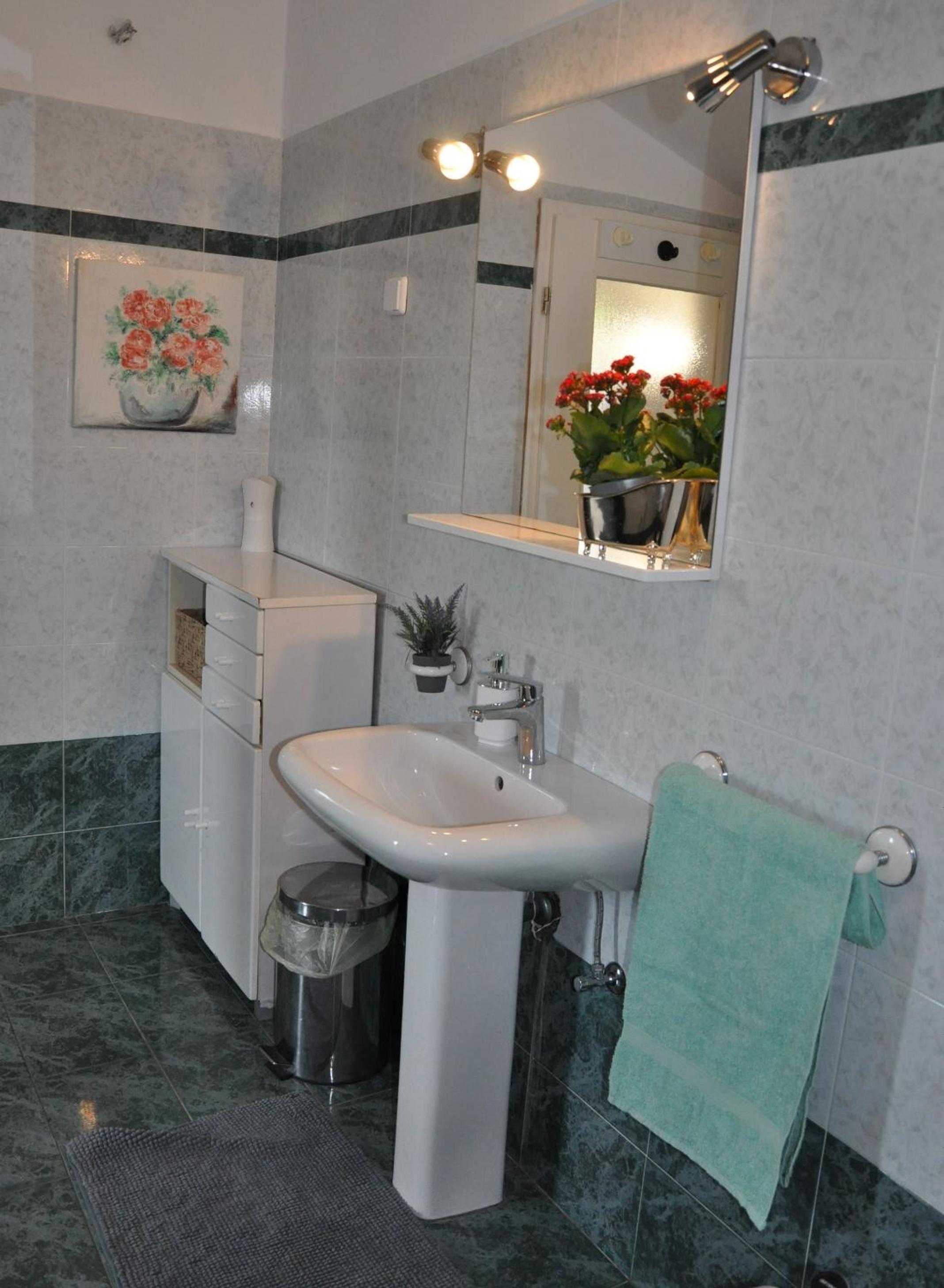 Triple Room with Private Bathroom - Photo 23