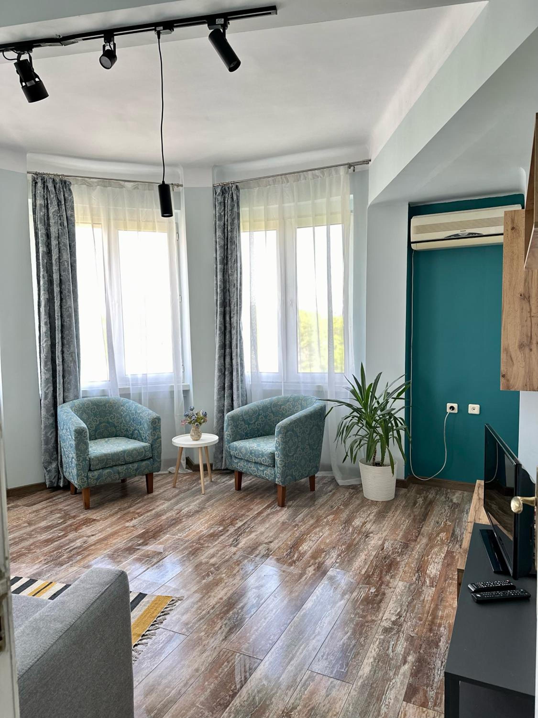 One-Bedroom Apartment photo 3