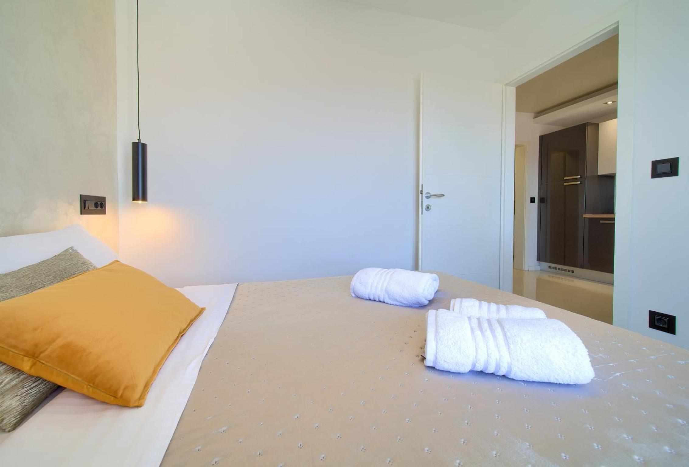 Two-Bedroom Superior Apartment with Balcony and Sea View - Photo 7