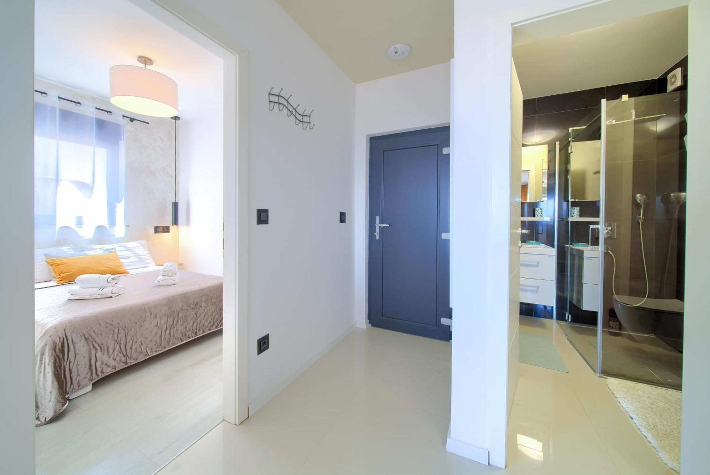Two-Bedroom Superior Apartment with Balcony and Sea View - Photo 9