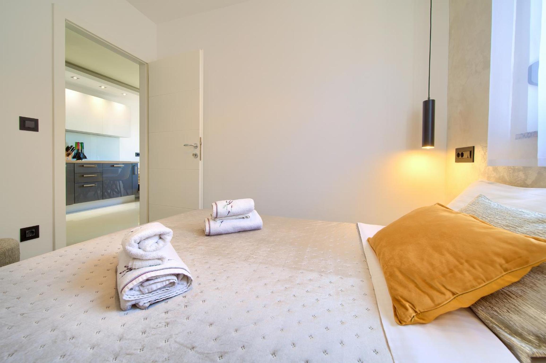 Two-Bedroom Superior Apartment with Balcony and Sea View - Photo 8