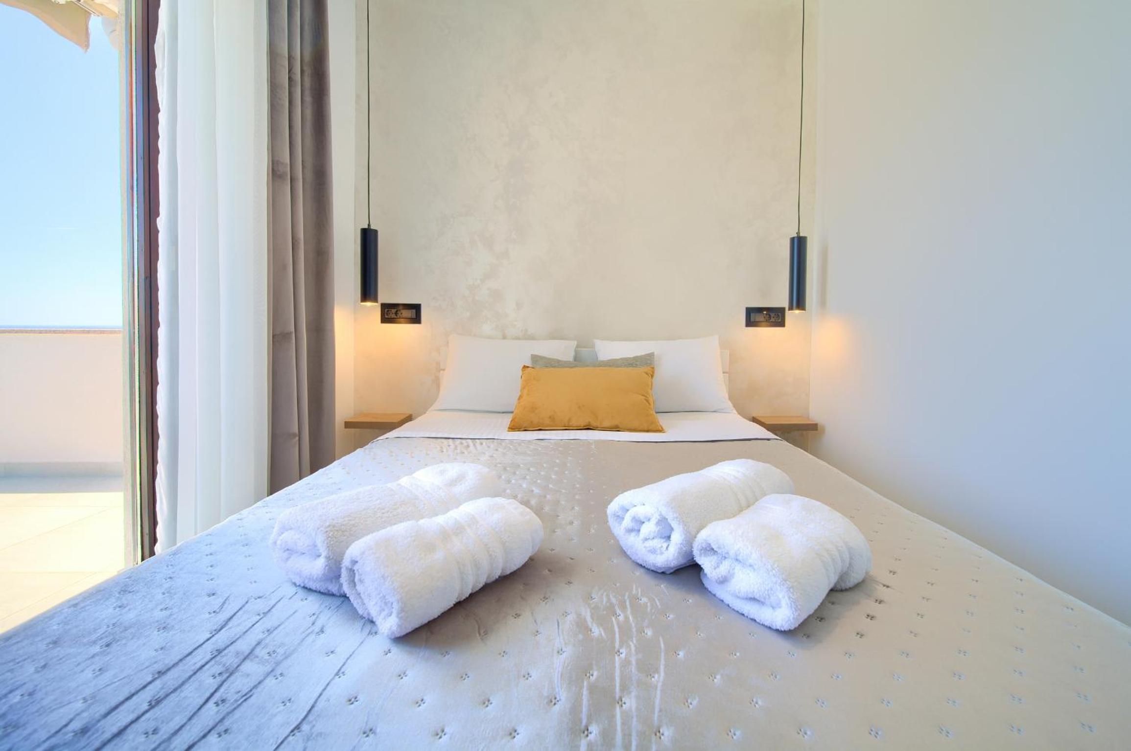 Two-Bedroom Superior Apartment with Balcony and Sea View - Photo 6