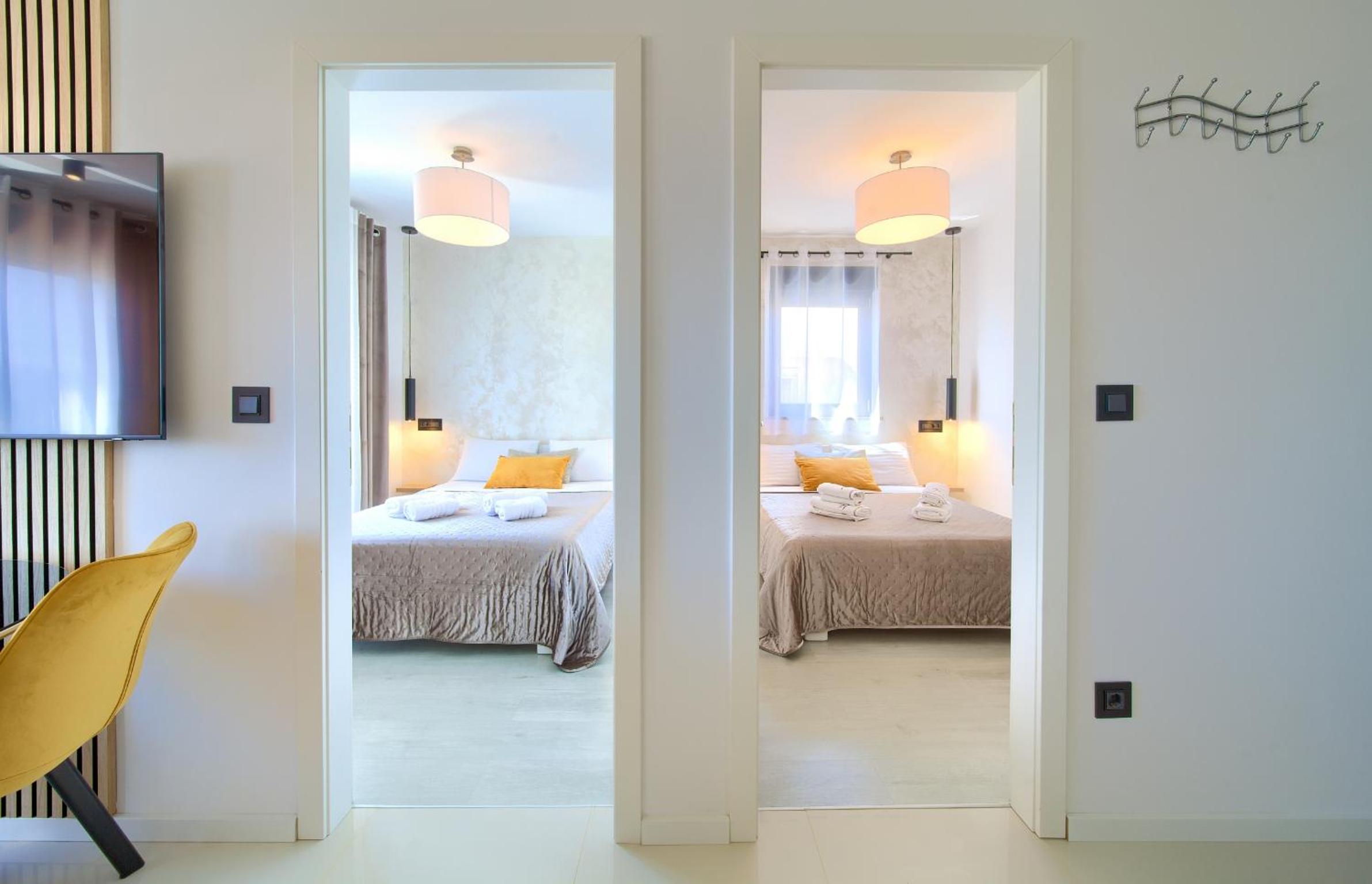 Two-Bedroom Superior Apartment with Balcony and Sea View - Photo 12