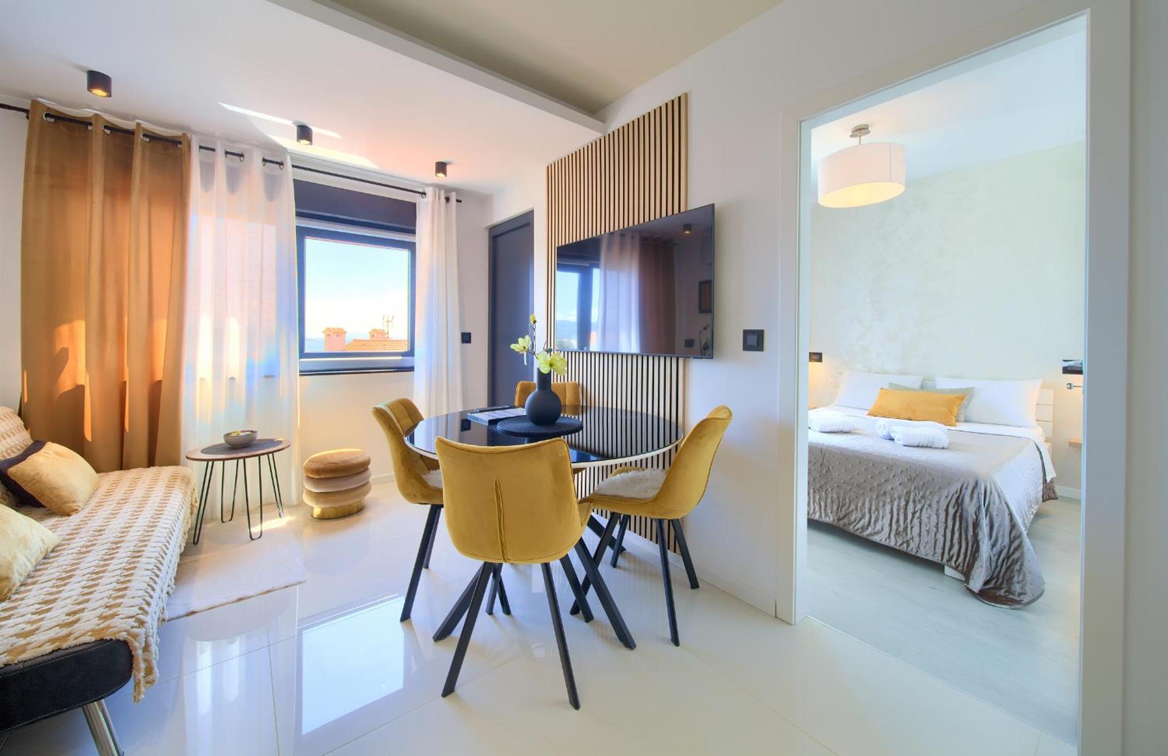 Two-Bedroom Superior Apartment with Balcony and Sea View - Photo 5