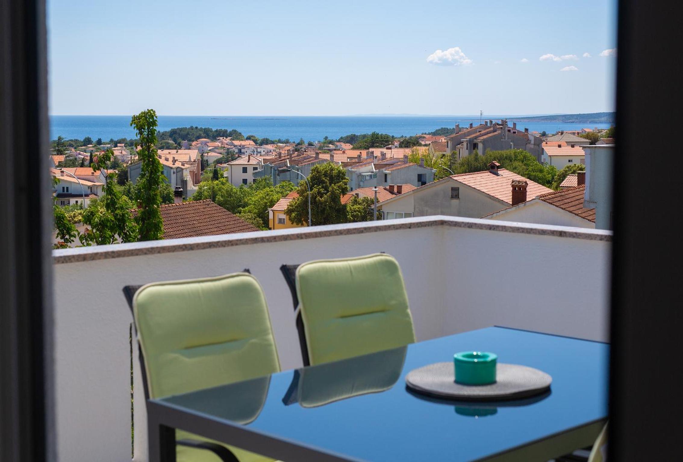 Two-Bedroom Superior Apartment with Balcony and Sea View - Photo 4