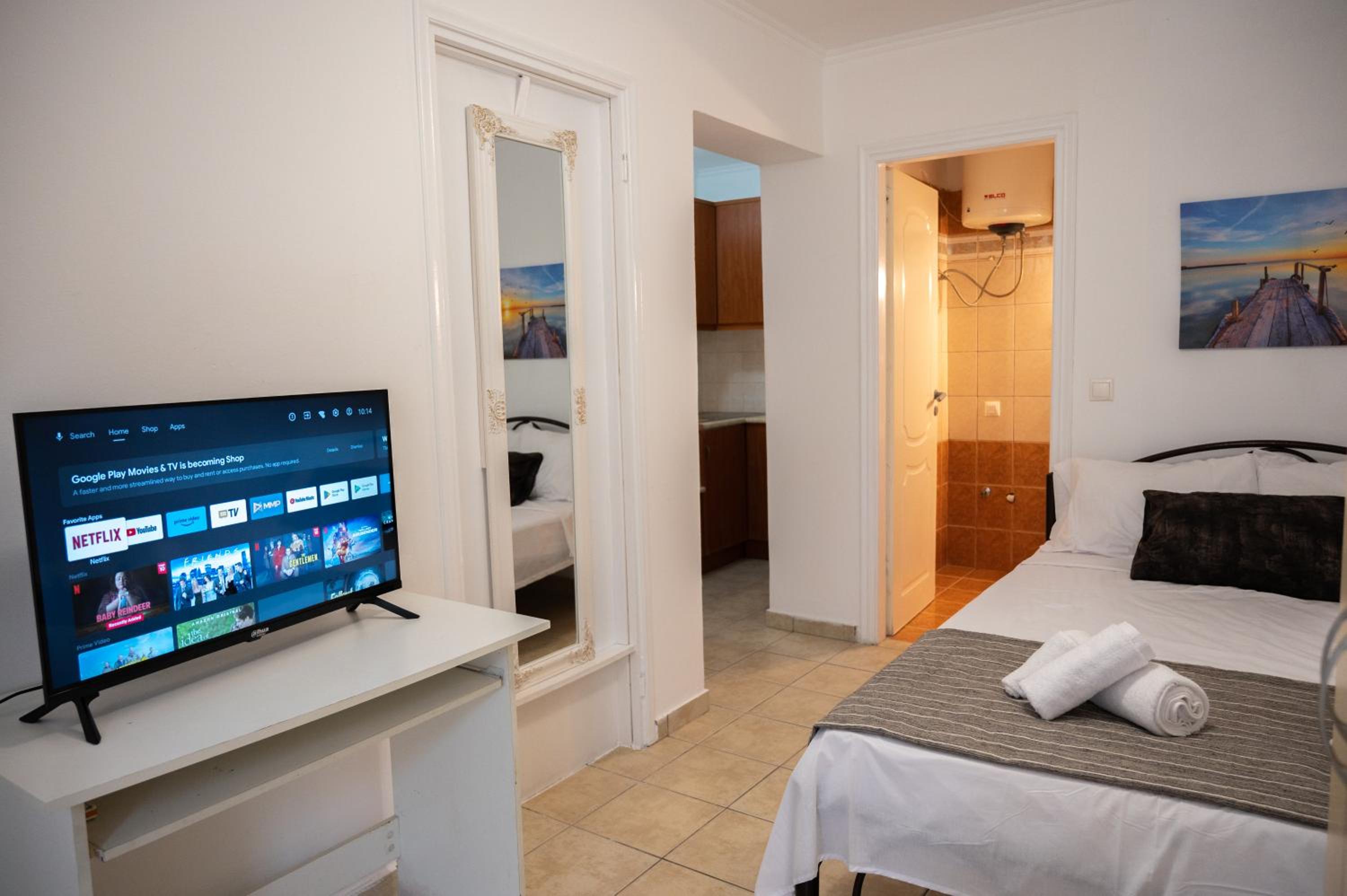 One-Bedroom Apartment with Balcony photo 1