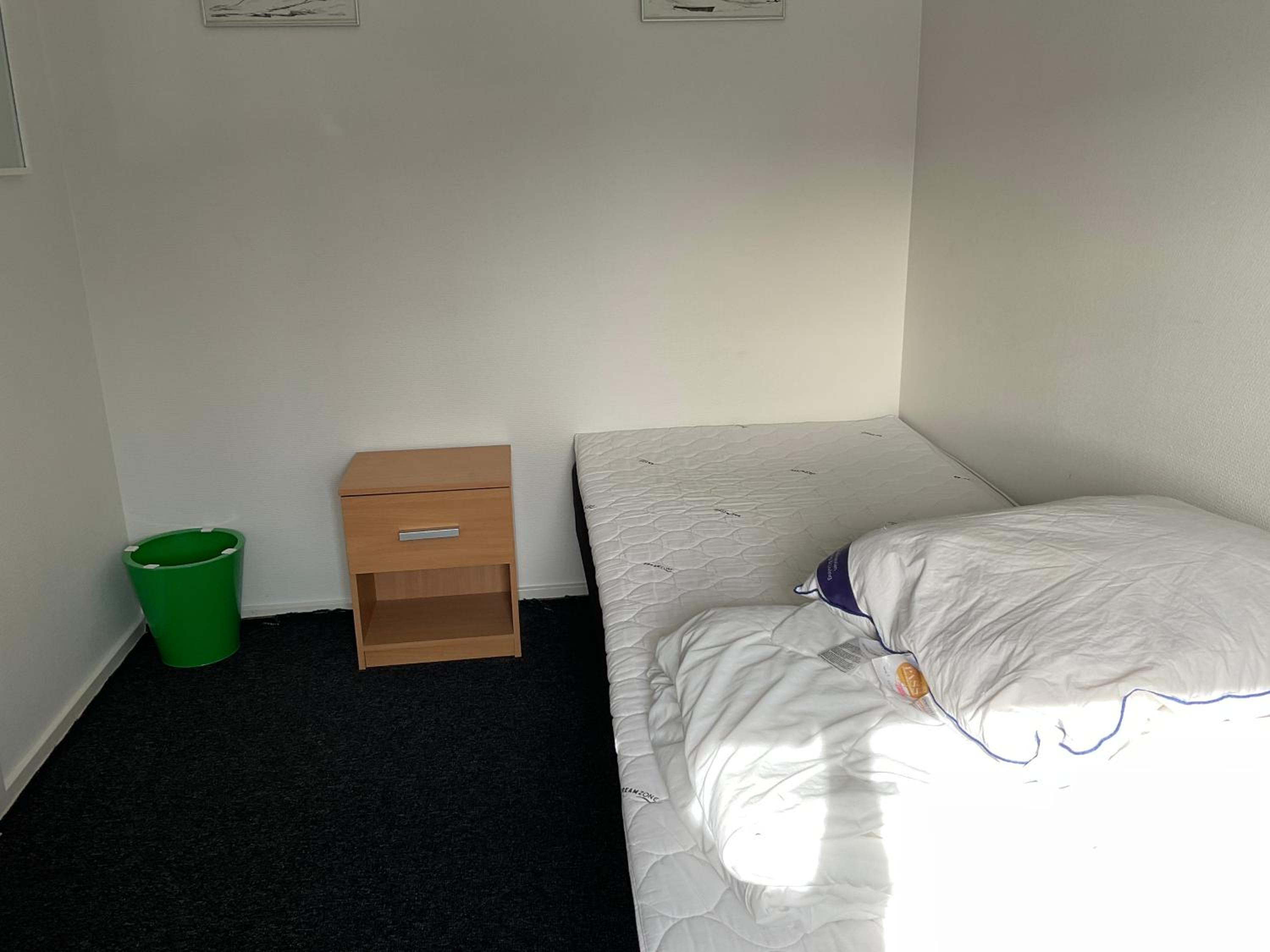 Bed & Sleeping Area