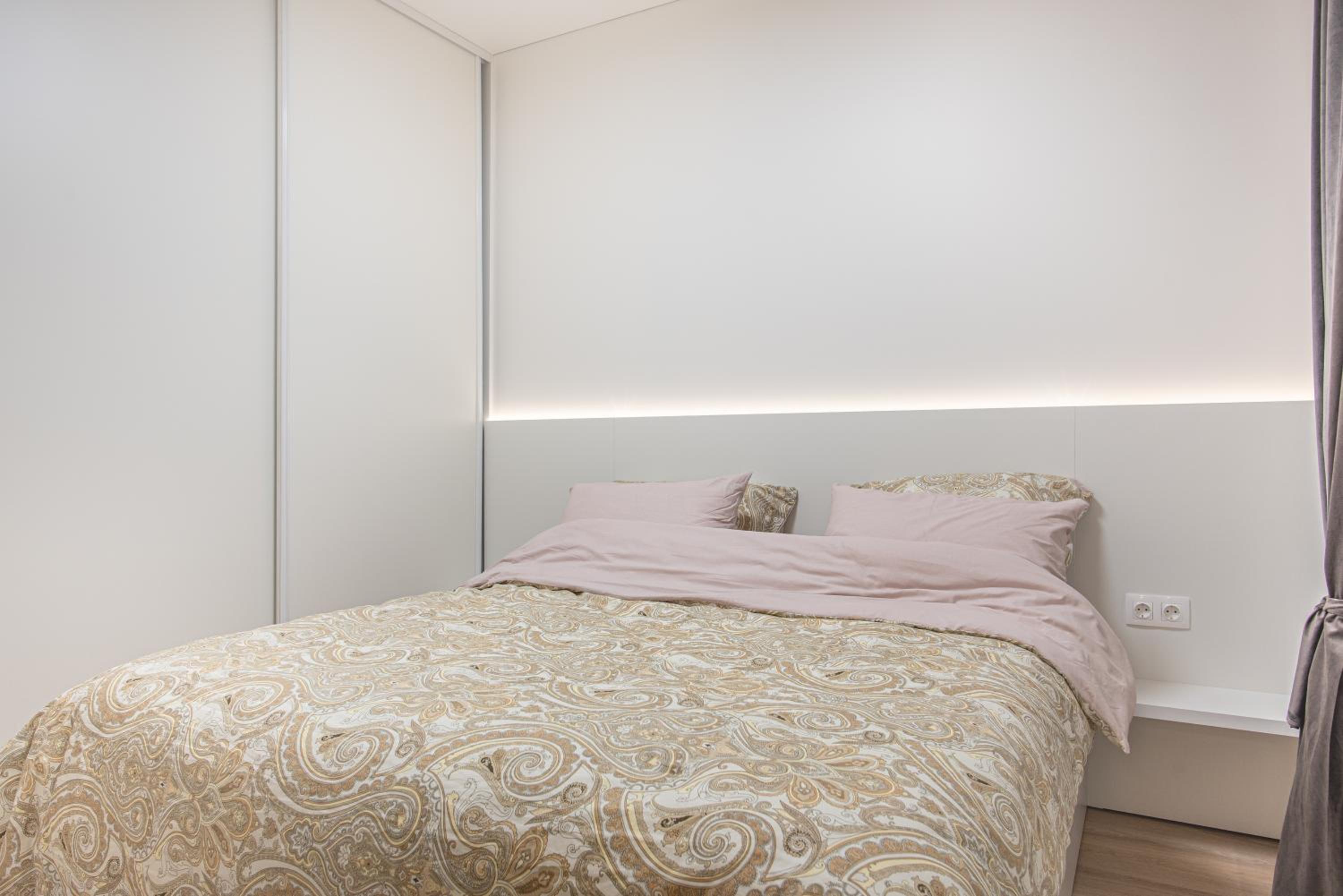 One-Bedroom Apartment photo 2