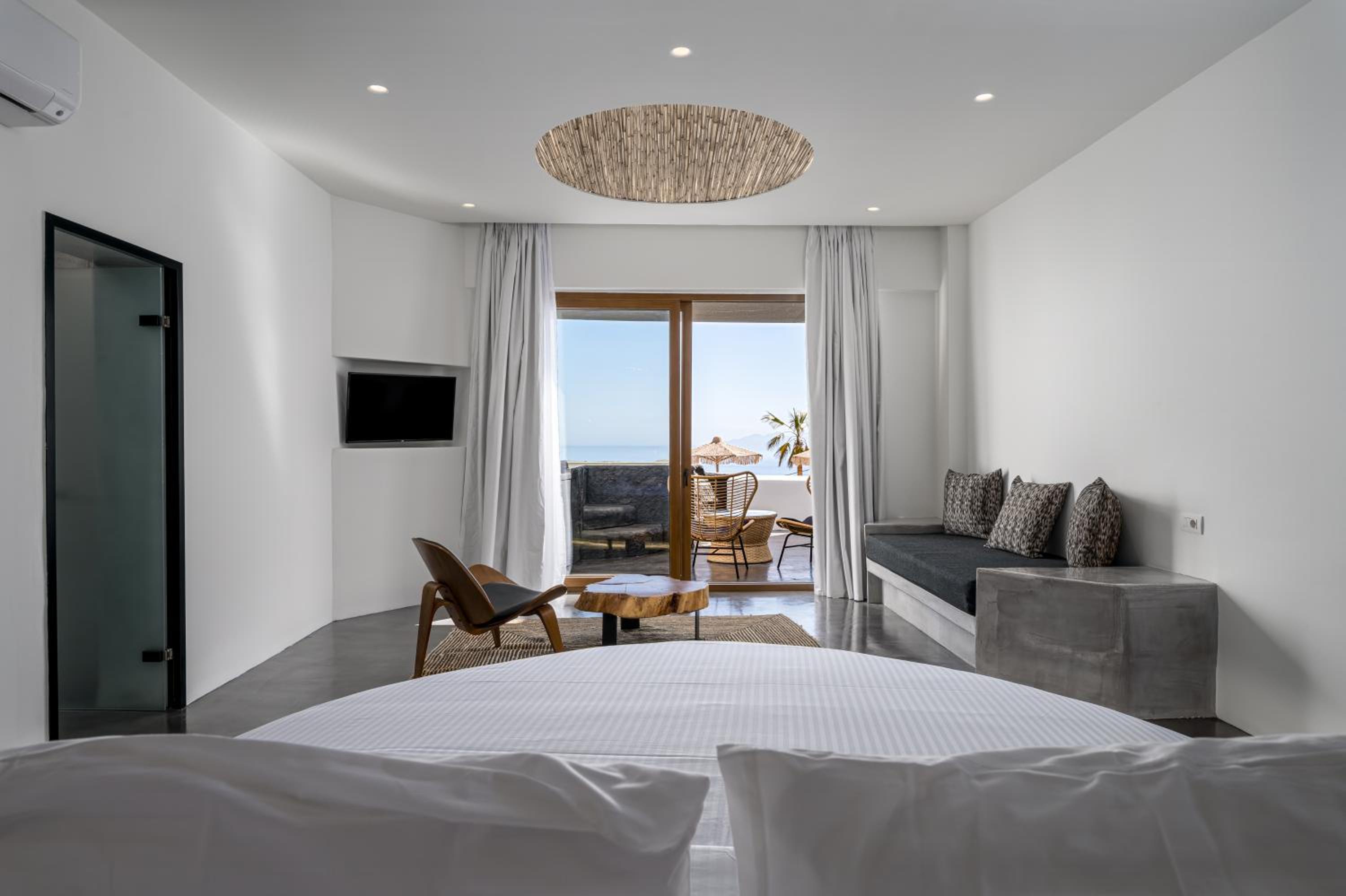 King Suite with Outdoor Hot Tub & Sea View photo 1