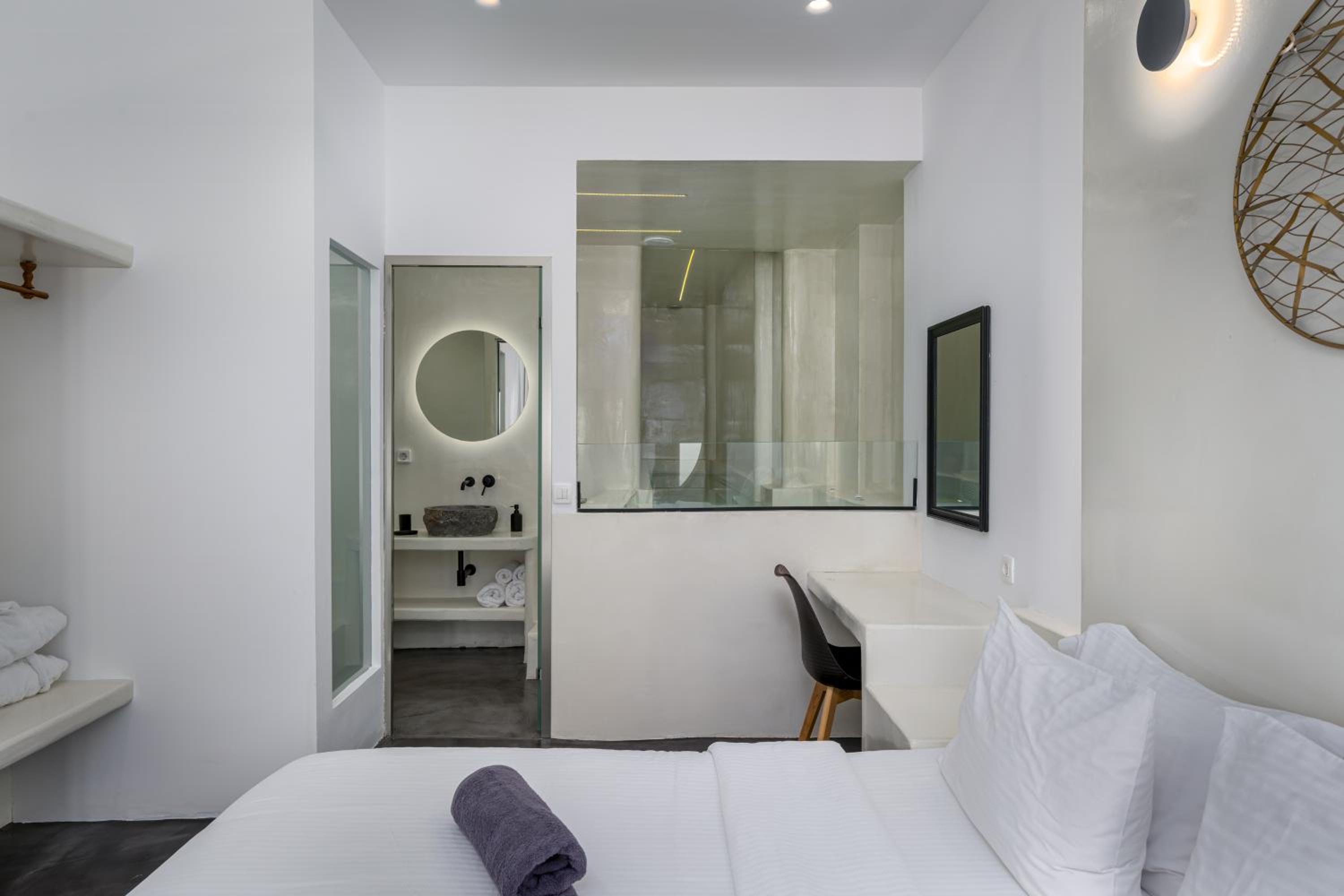 Junior Suite with Indoor Hot Tub & Sea View - Photo 8
