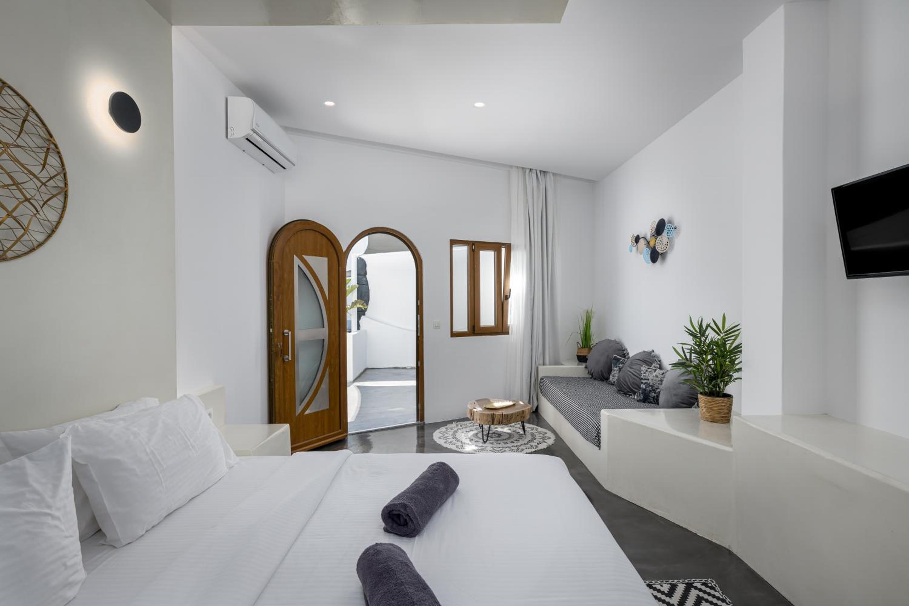 Junior Suite with Indoor Hot Tub & Sea View - Photo 7