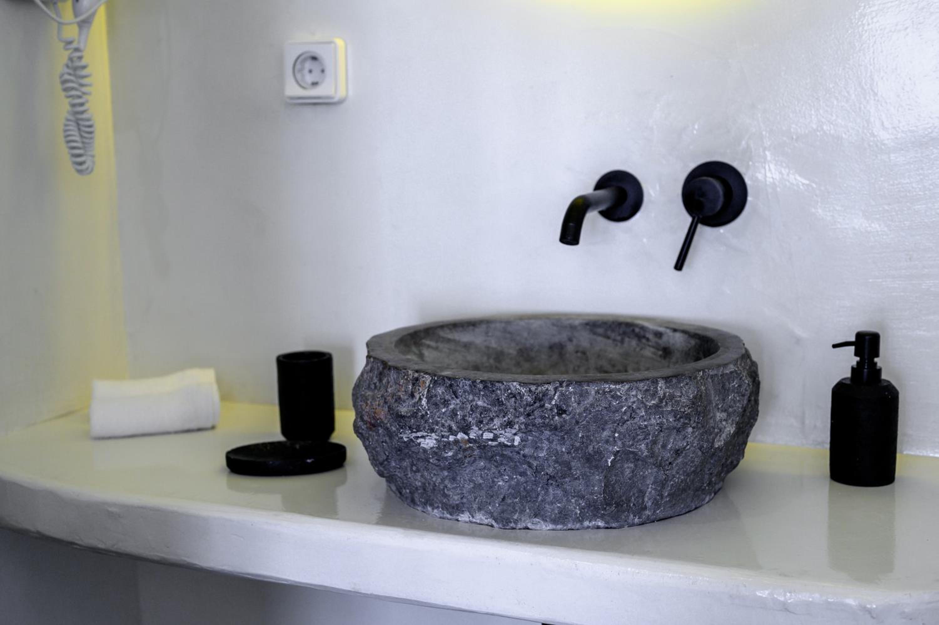 Junior Suite with Indoor Hot Tub & Sea View - Photo 3