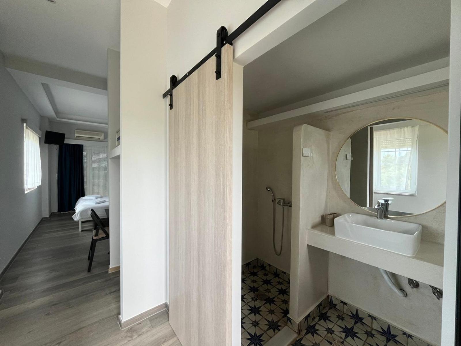 Apartment with Sea View - Photo 12