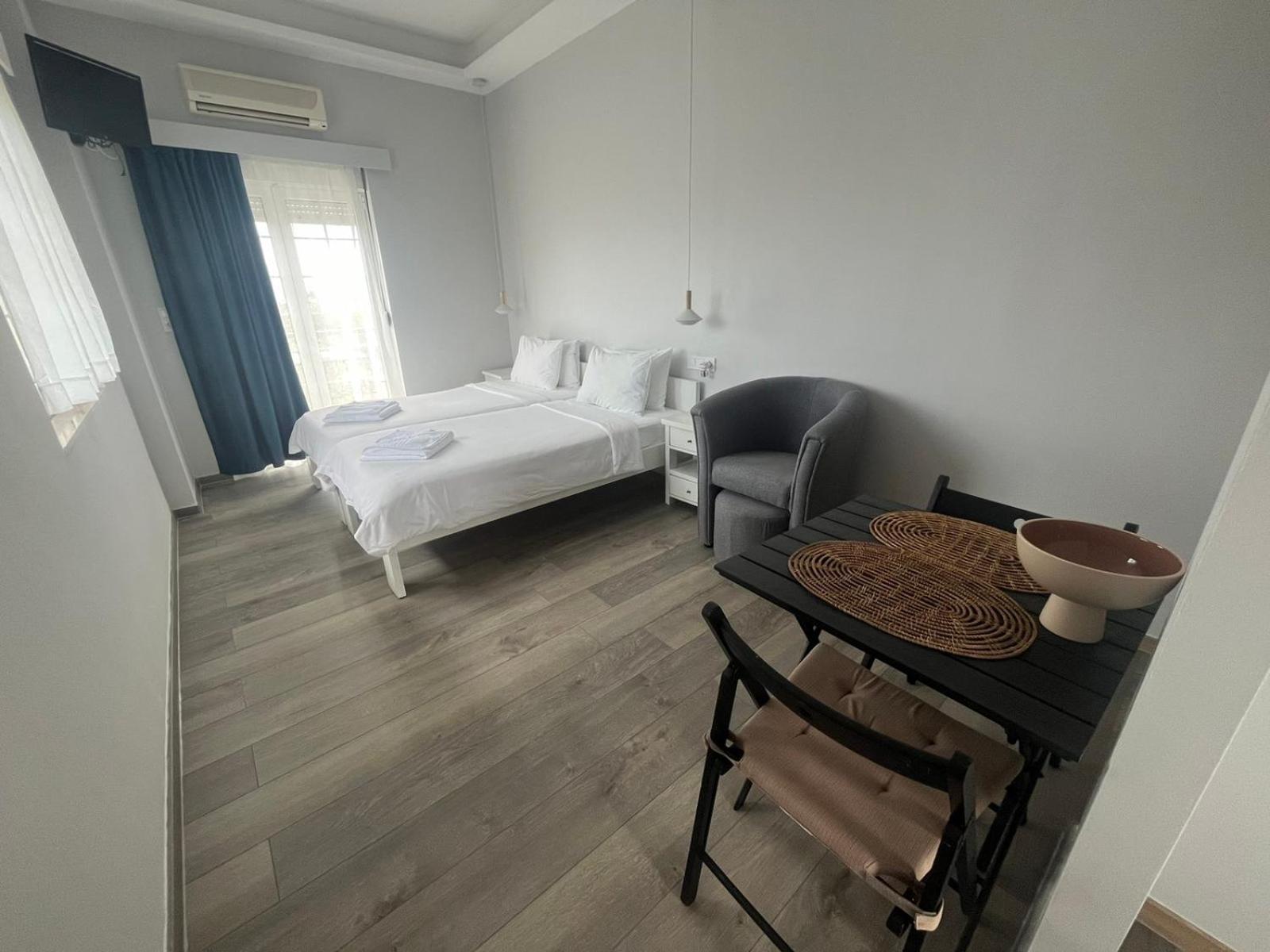 Apartment with Sea View - Photo 10