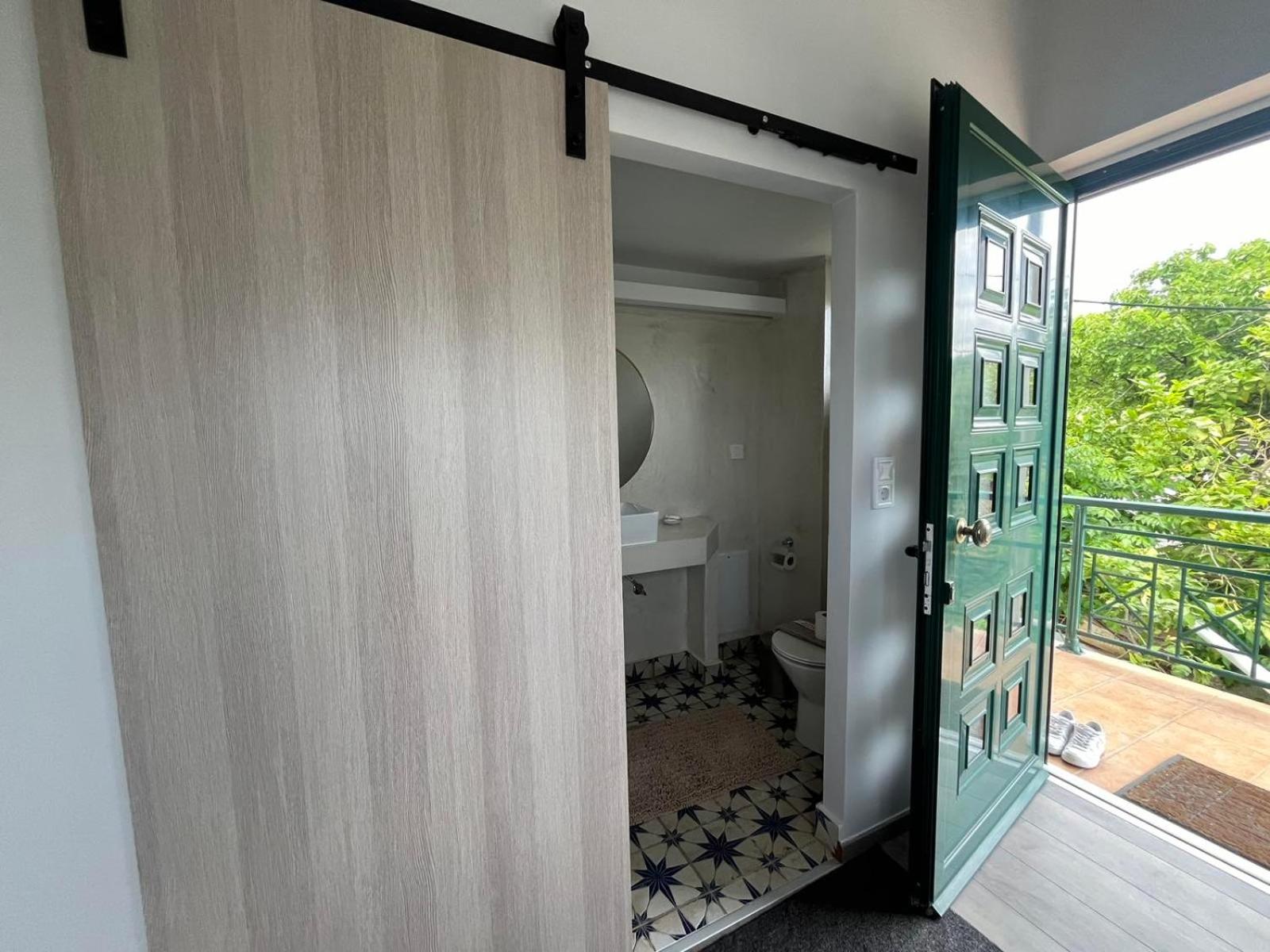 Apartment with Sea View - Photo 3
