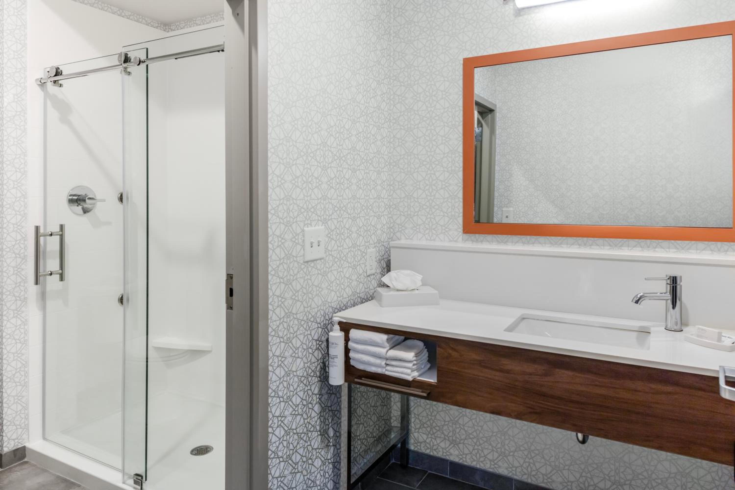 King Studio Suite - Photo 3