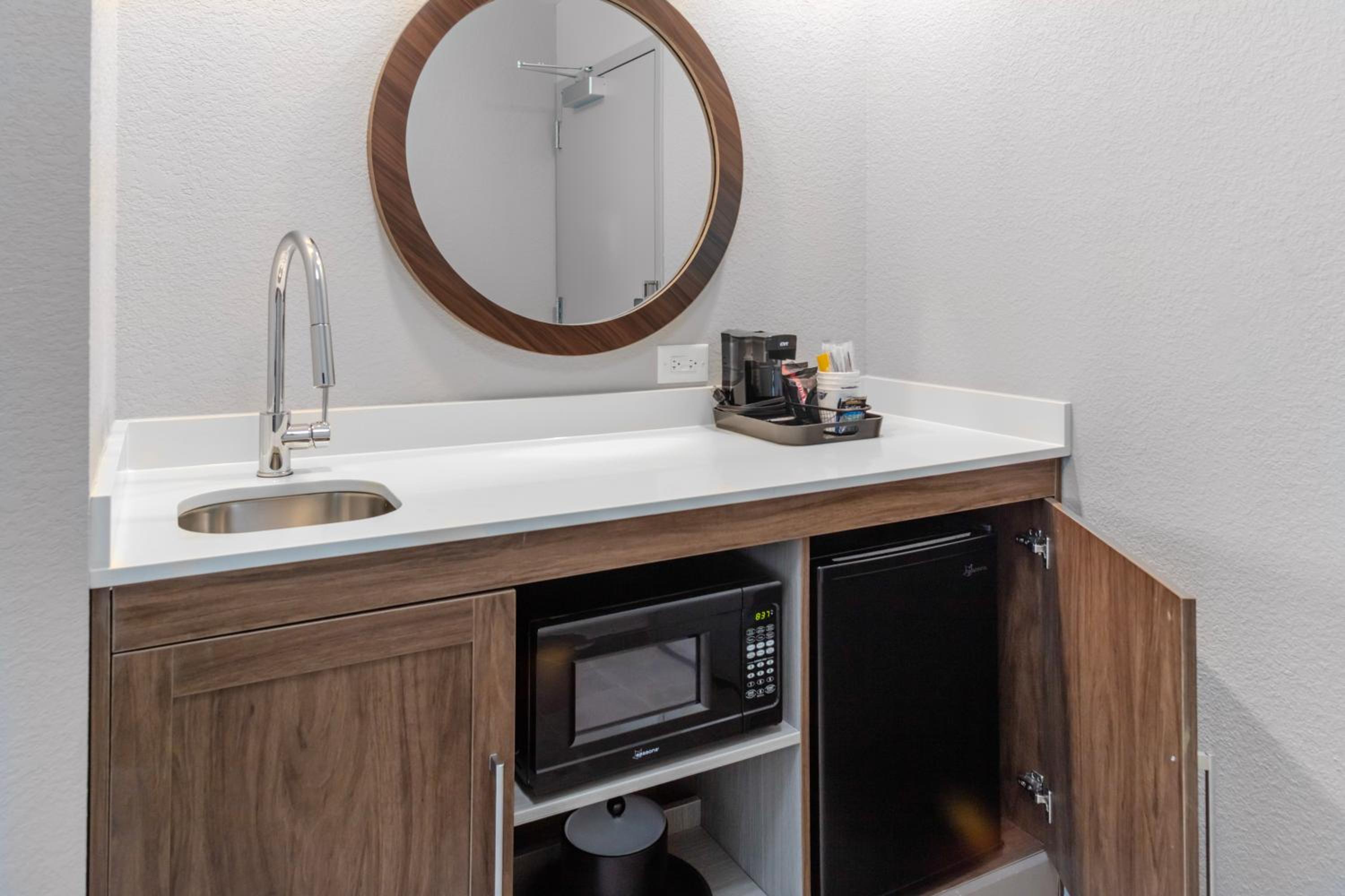 King Studio Suite - Photo 4