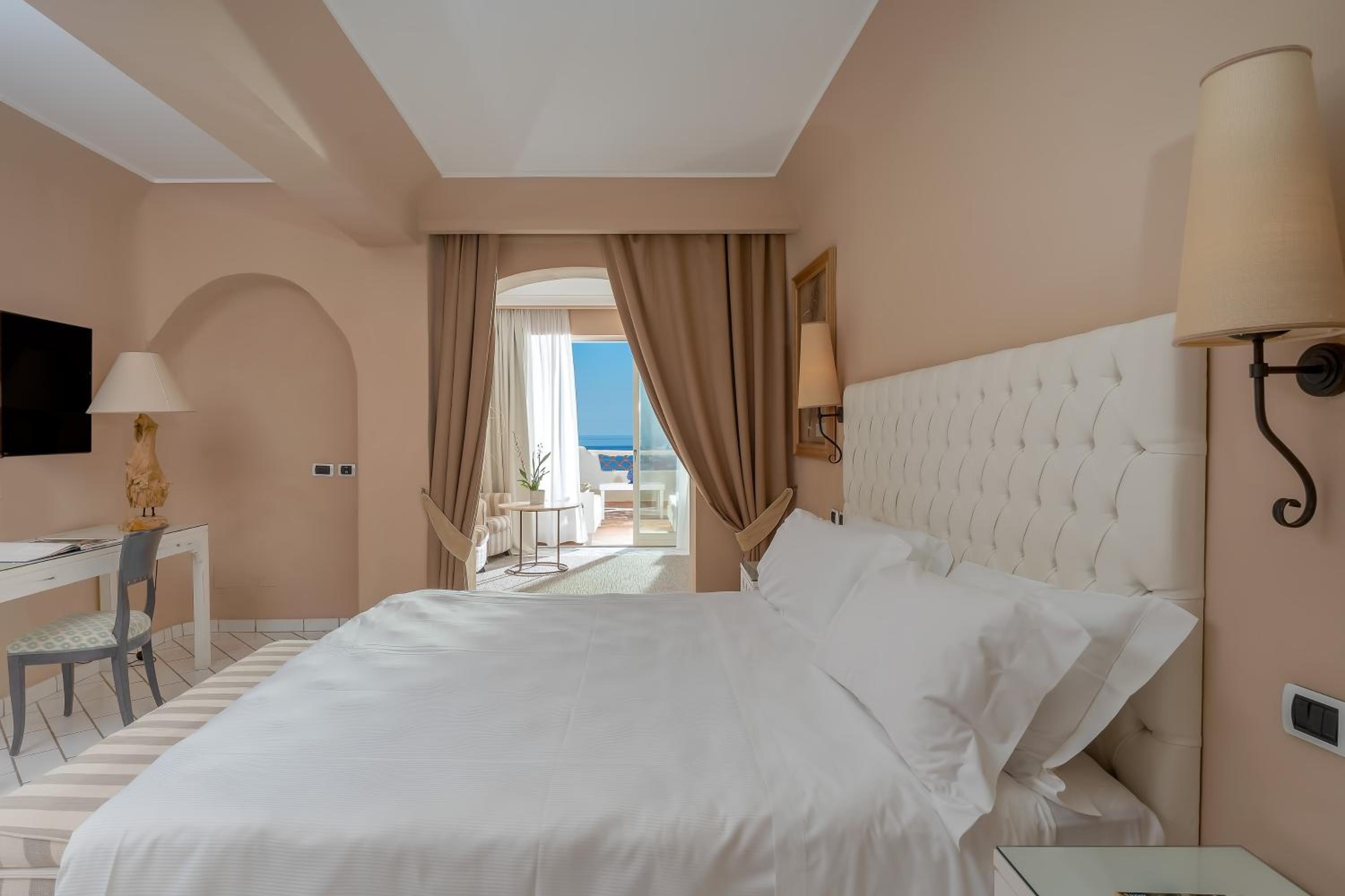 Suite with Sea View - Photo 6