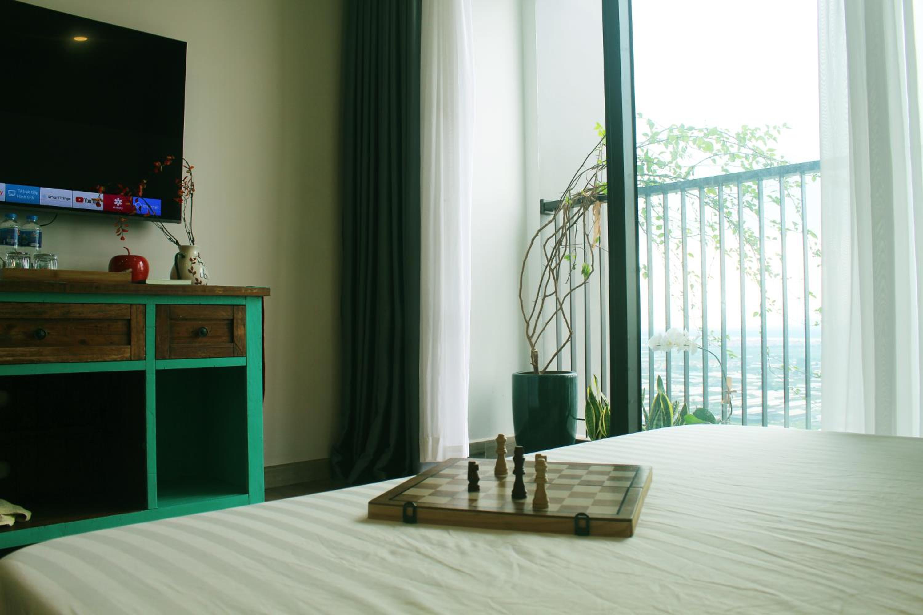 One-Bedroom Apartment photo 1
