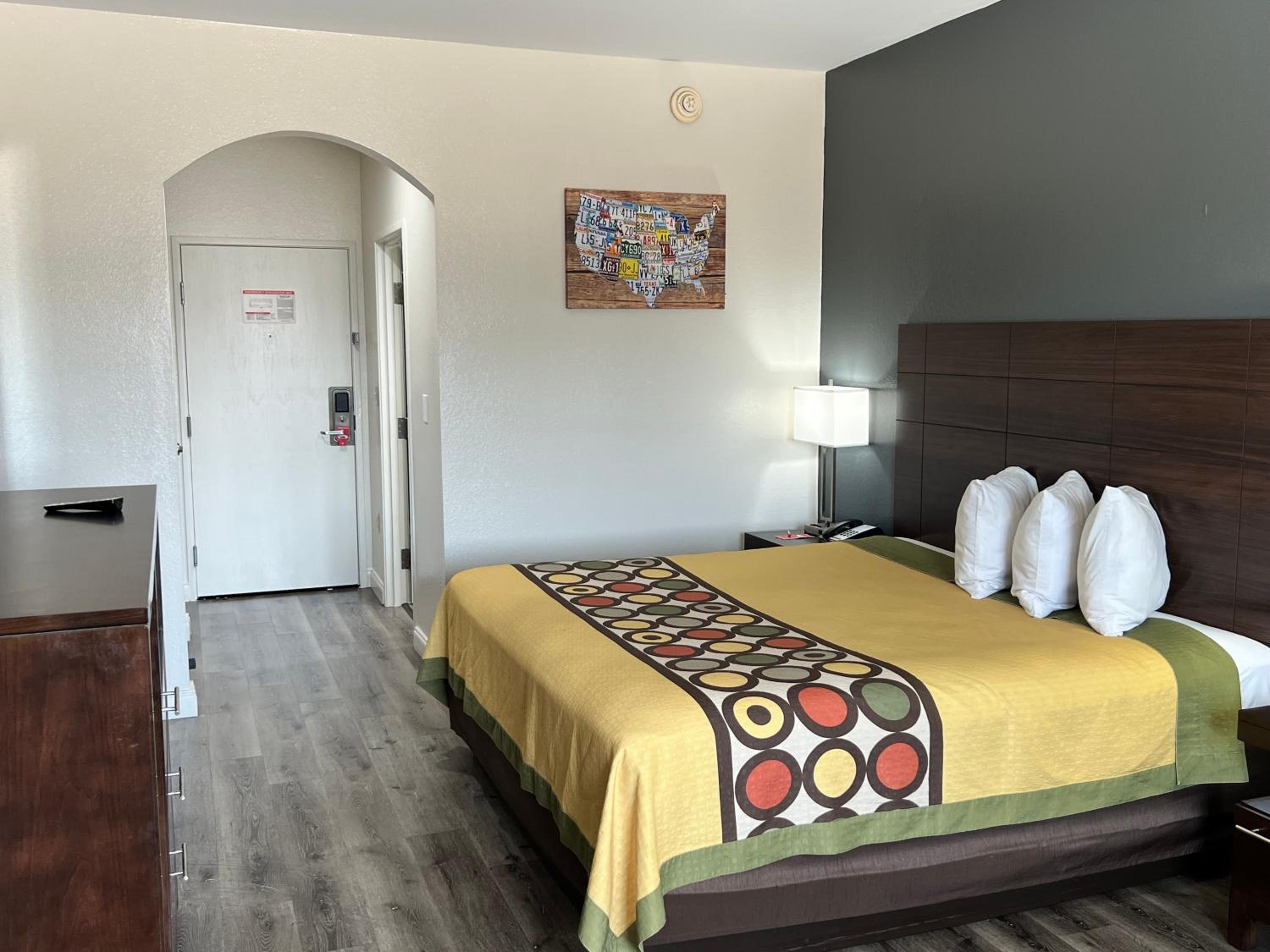 King Room - Disability Access/Non Smoking  - Photo 1