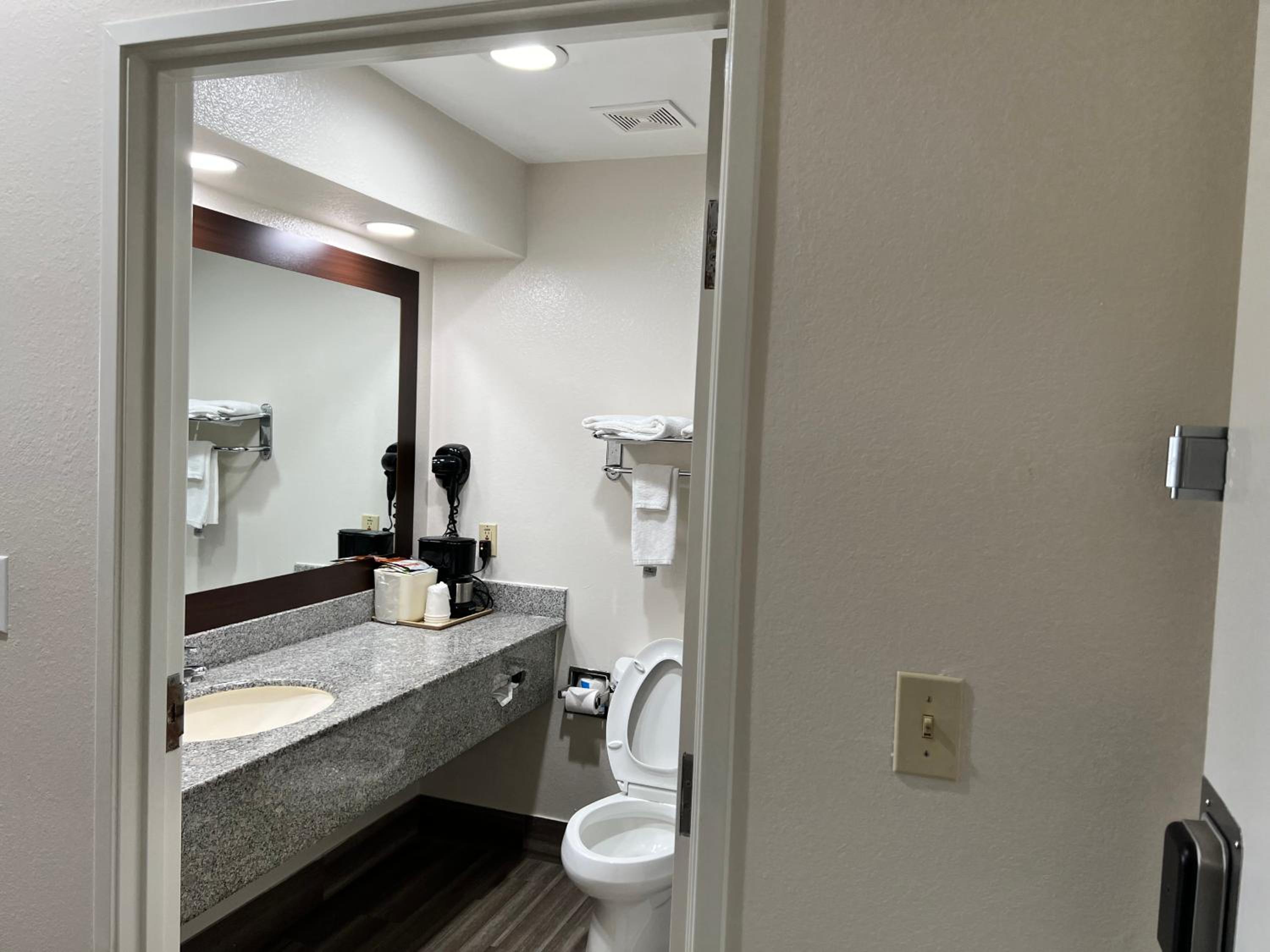 King Room - Non Smoking - Photo 2