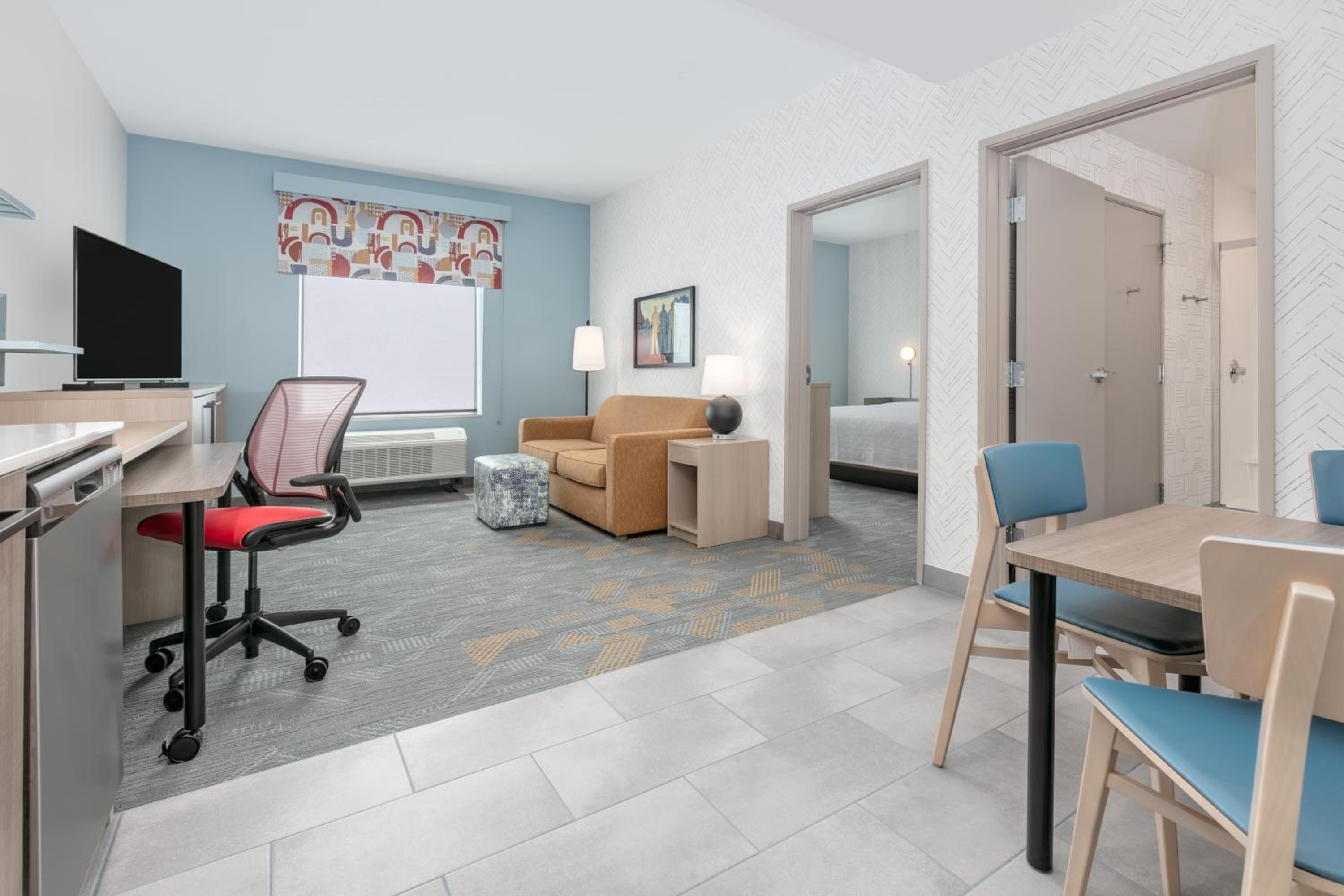 One-Bedroom King Suite - Photo 4