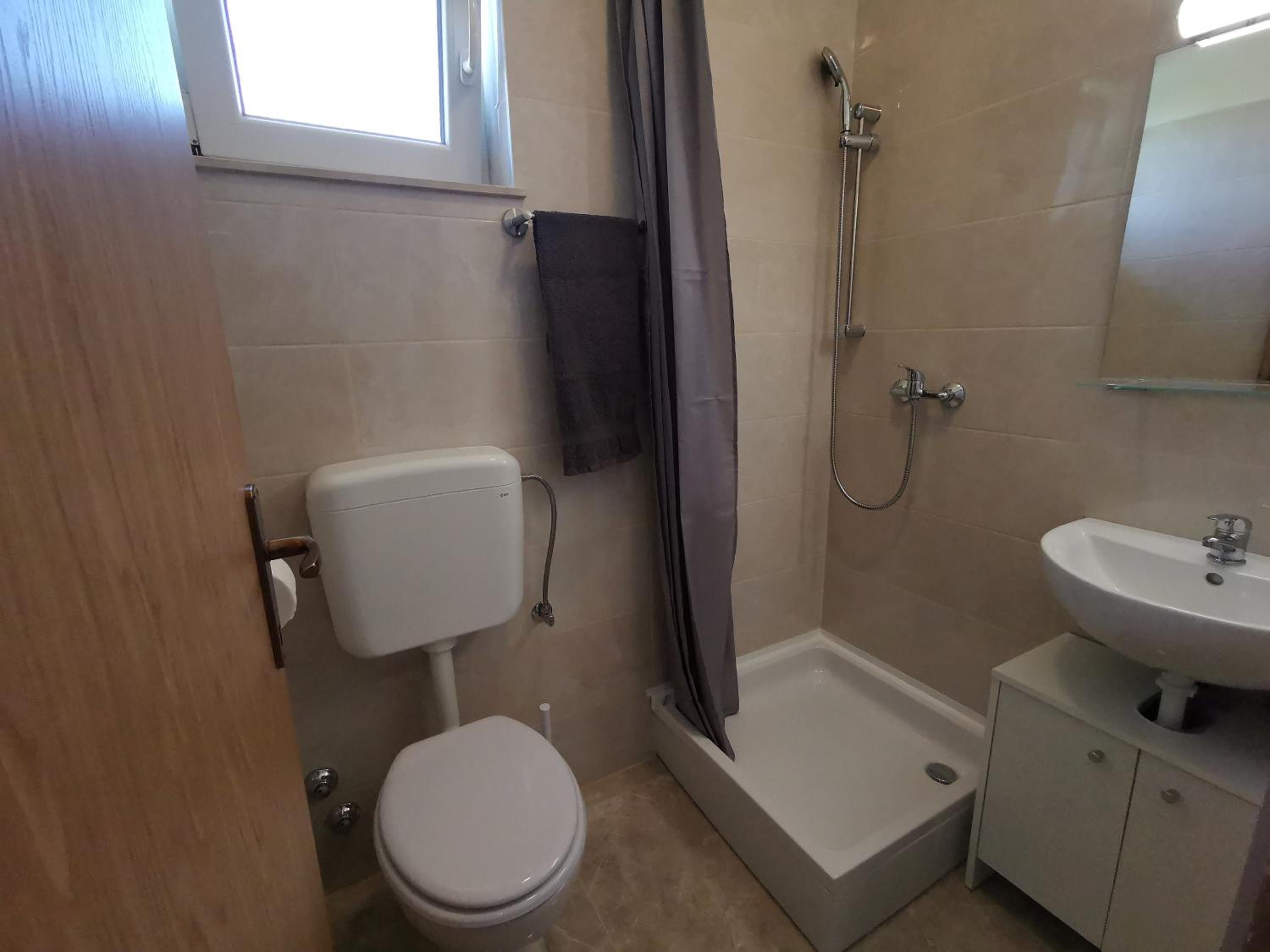 Superior One-Bedroom Apartment - Photo 8