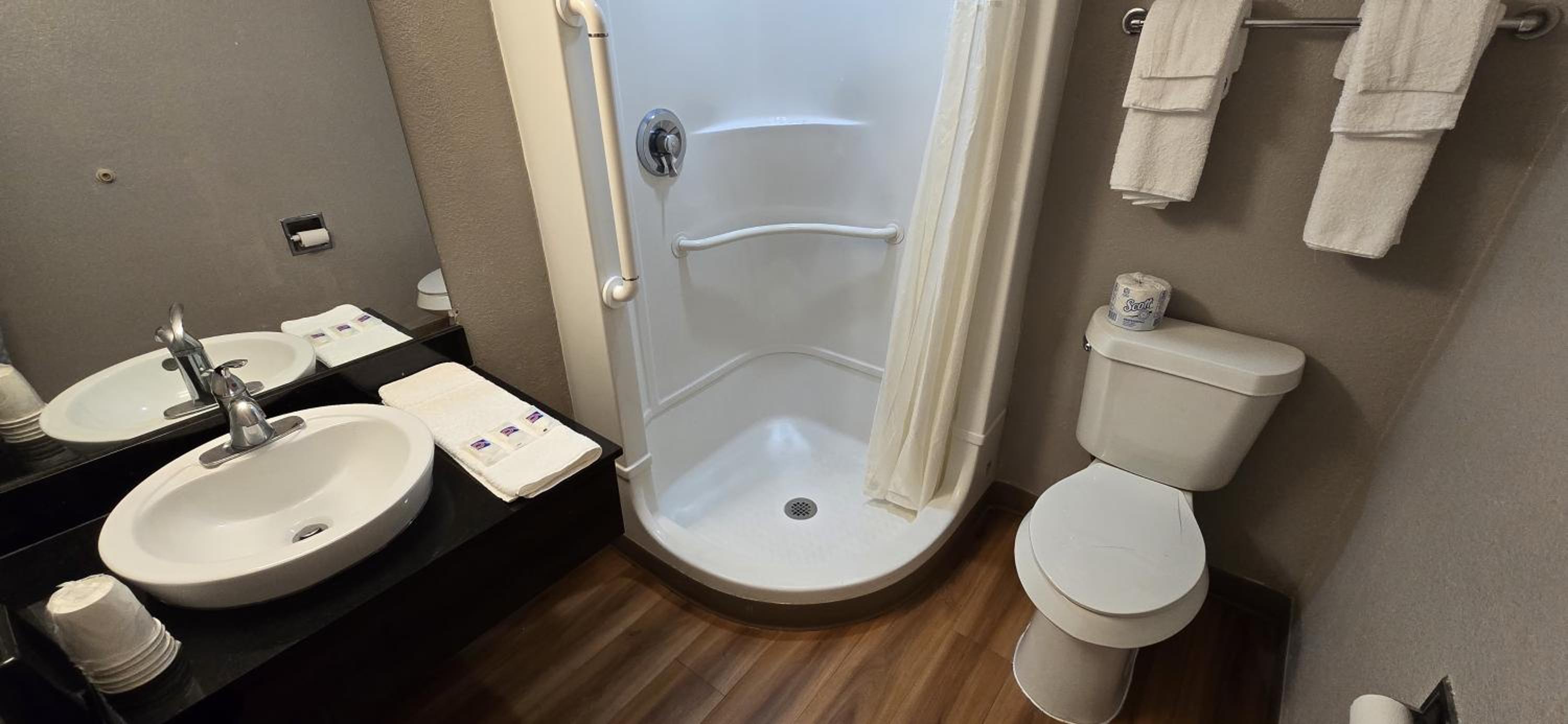 Quadruple Room - Non-Smoking photo 2