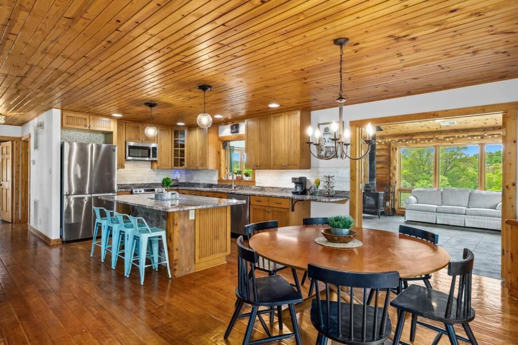 Four-Bedroom House photo 2