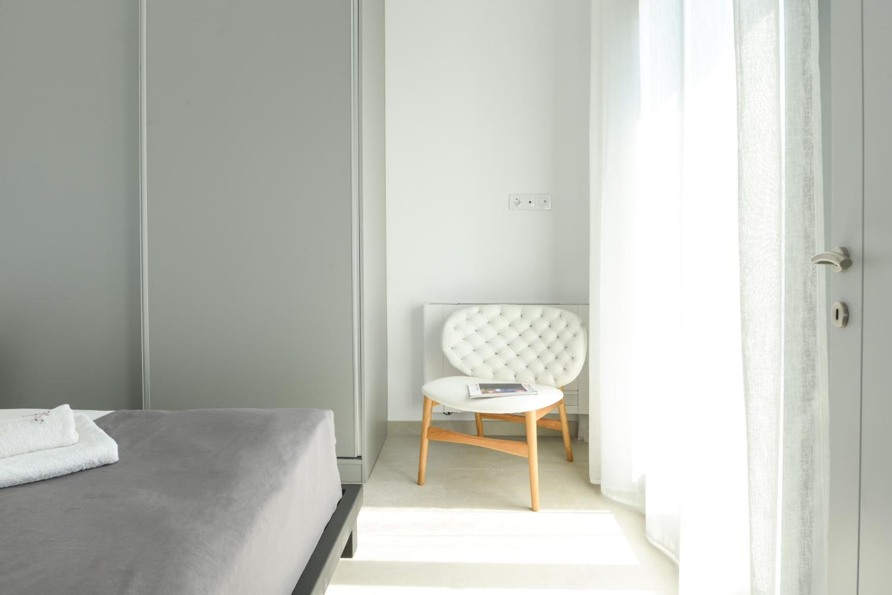 One-Bedroom Apartment photo 1