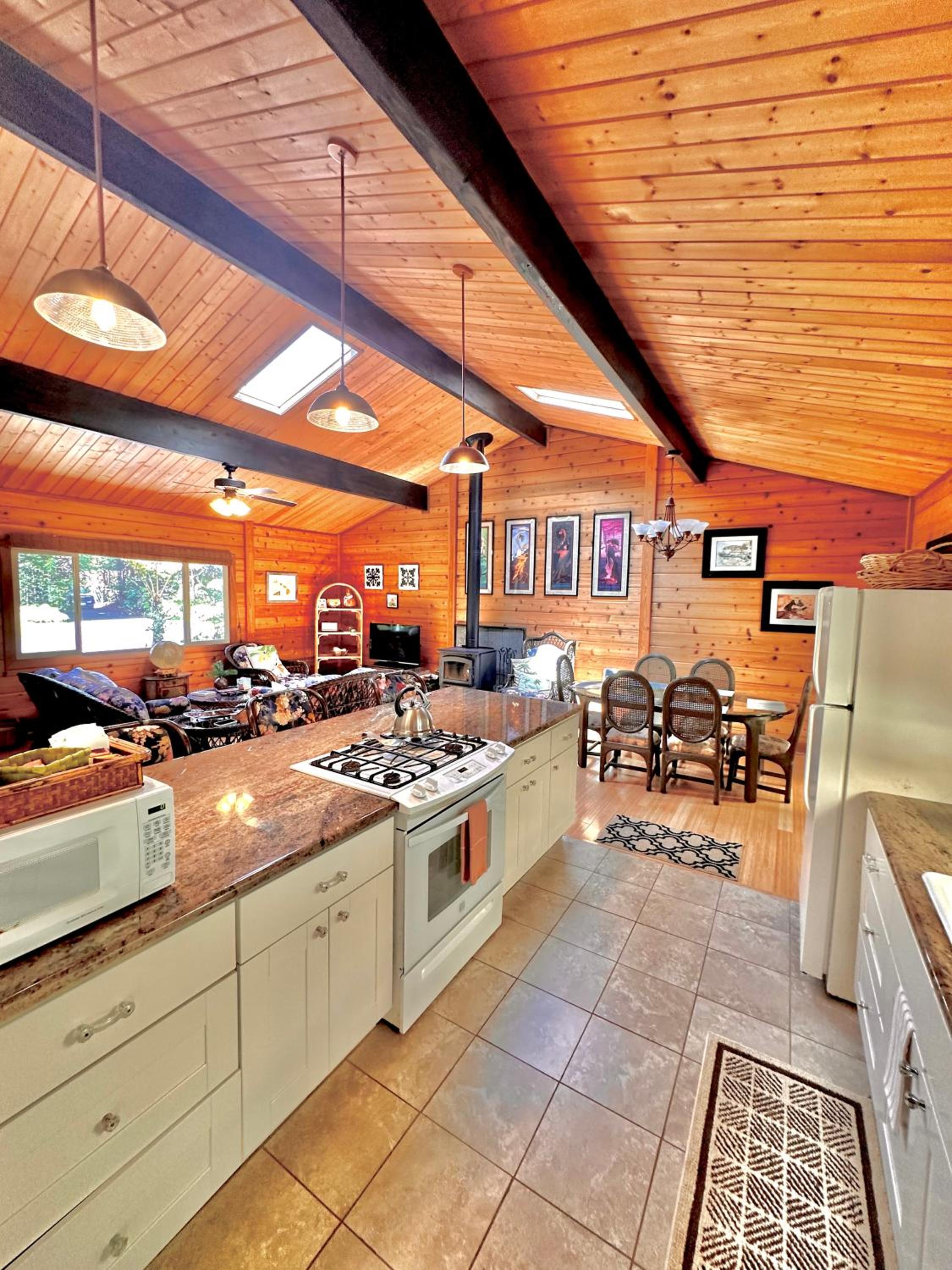 Three-Bedroom House photo 3