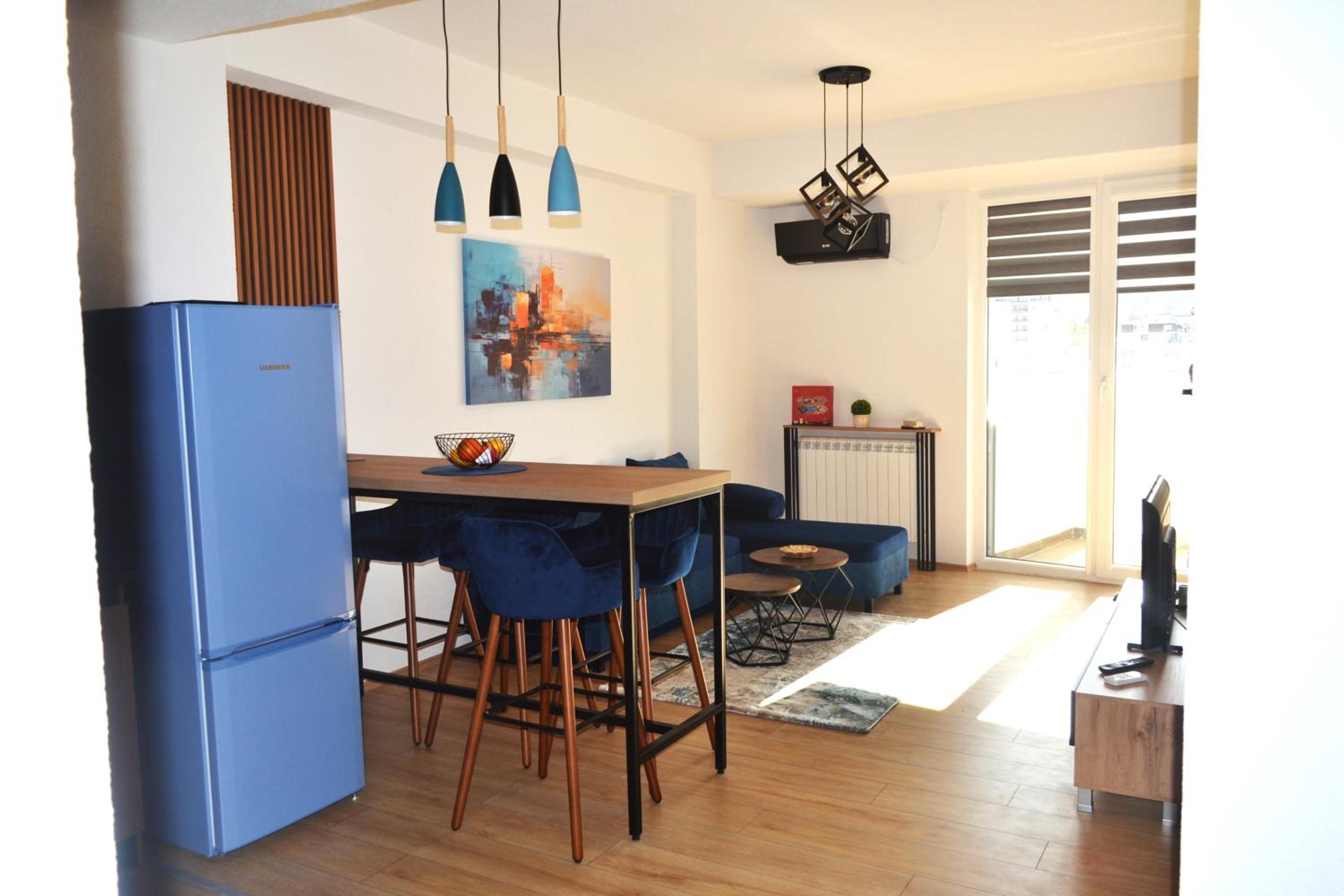 One-Bedroom Apartment photo 1